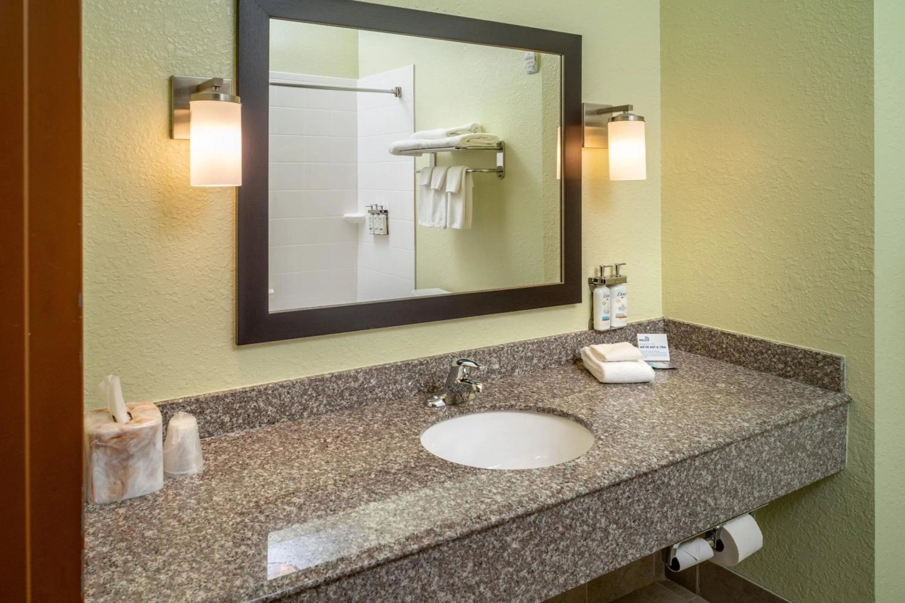 Bathroom in Holiday Inn Express & Suites Lebanon by IHG