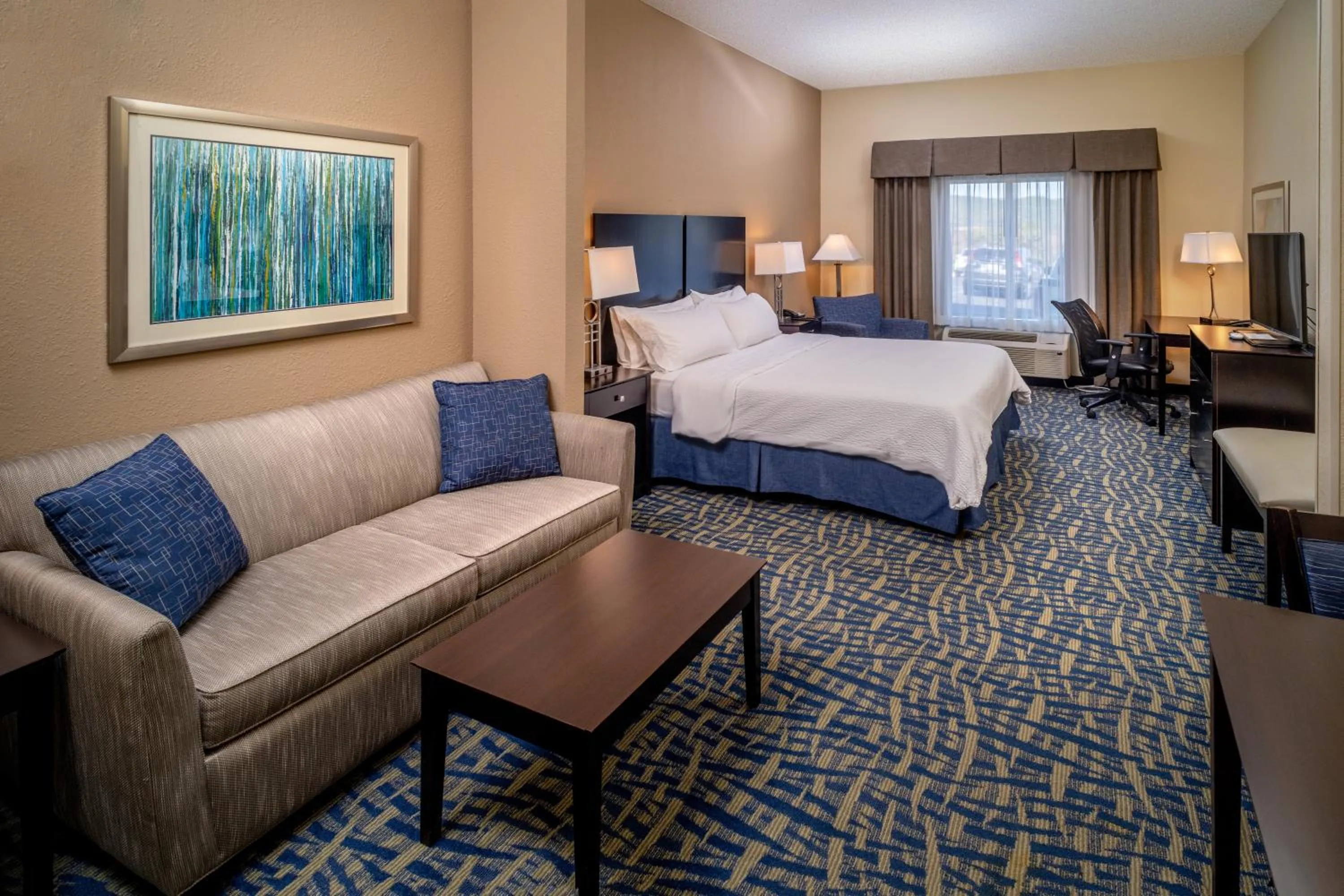 Bedroom, Bed in Holiday Inn Express & Suites Lebanon by IHG