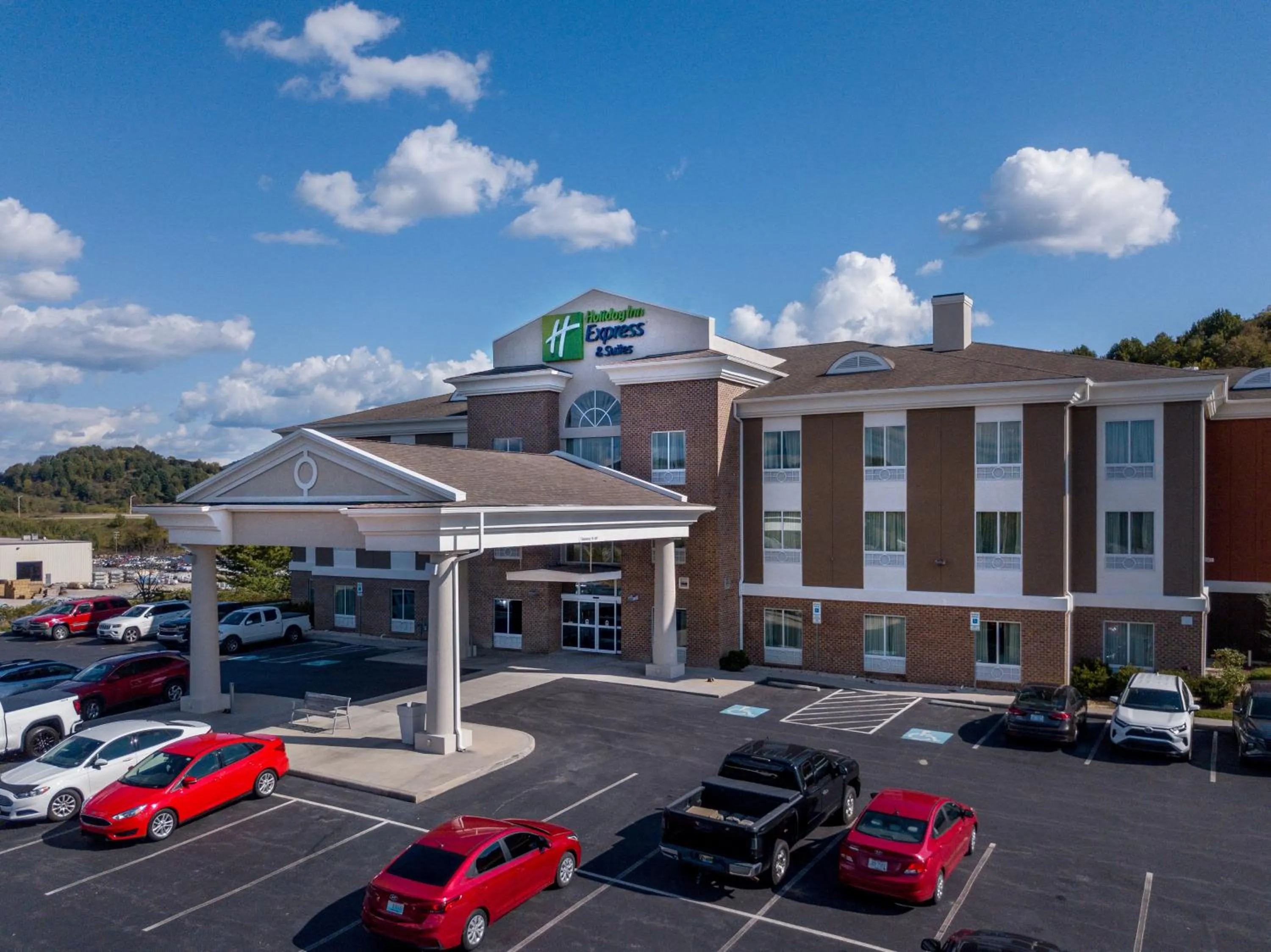 Property building in Holiday Inn Express & Suites Lebanon by IHG