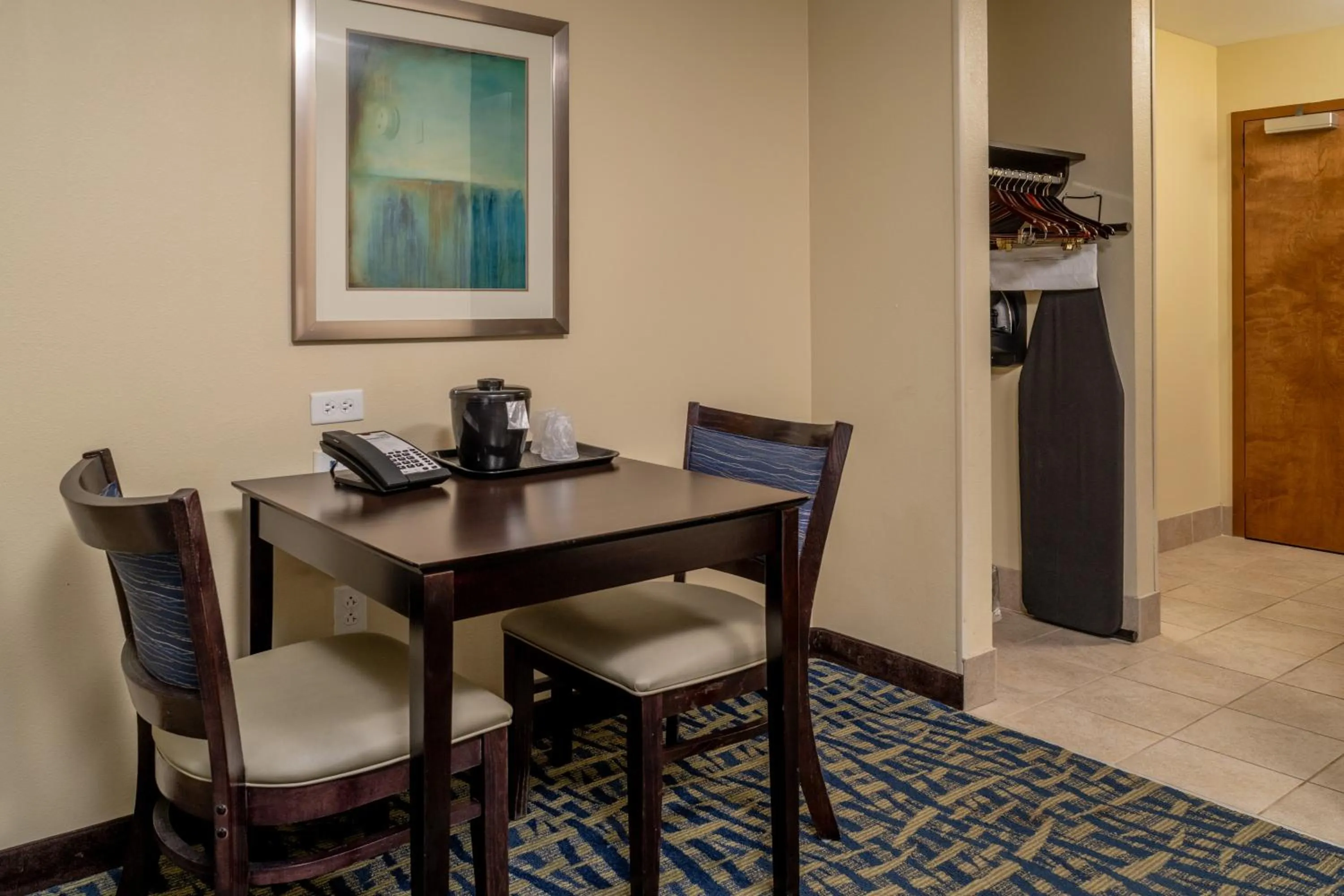 Bedroom in Holiday Inn Express & Suites Lebanon by IHG