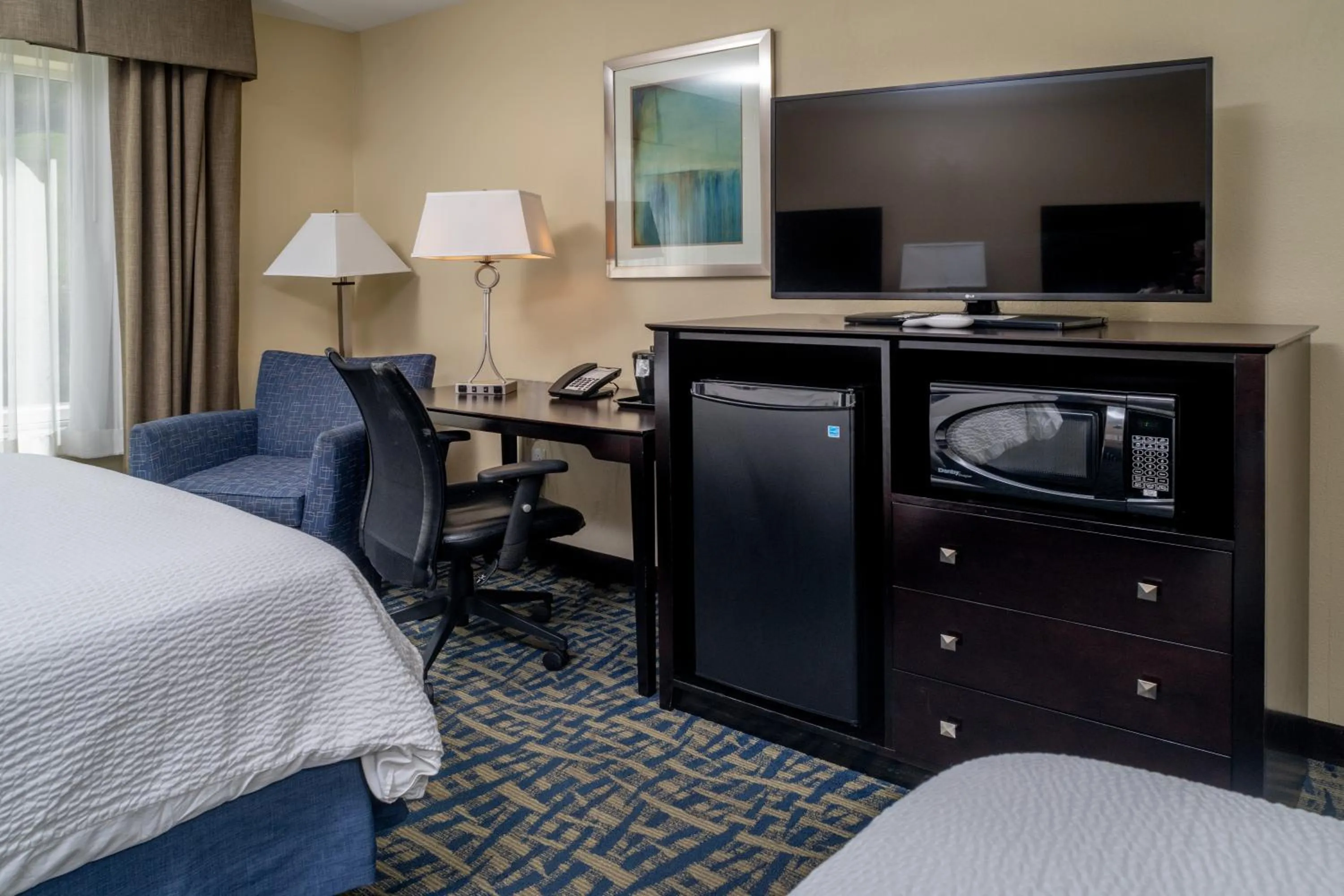 Bedroom, Bed in Holiday Inn Express & Suites Lebanon by IHG