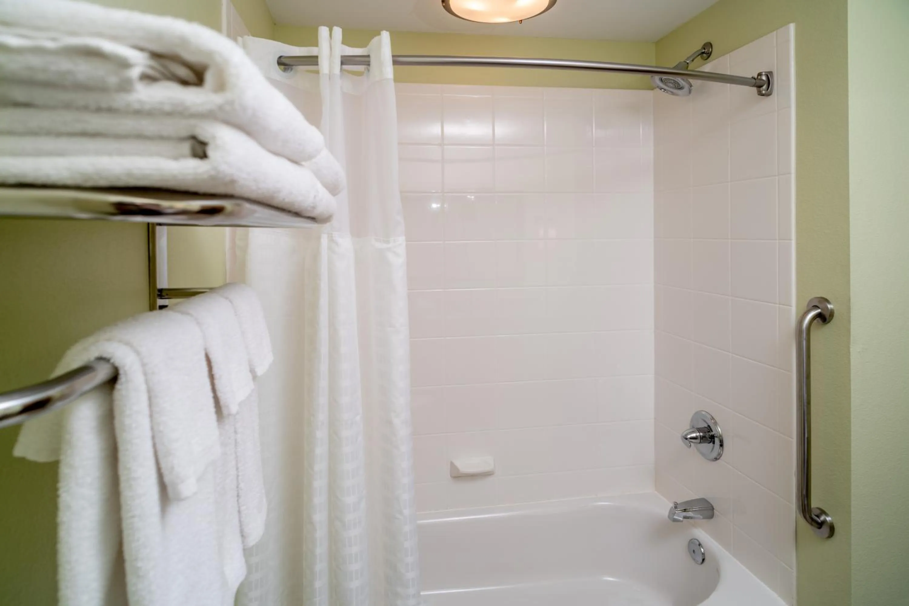 Bathroom in Holiday Inn Express & Suites Lebanon by IHG