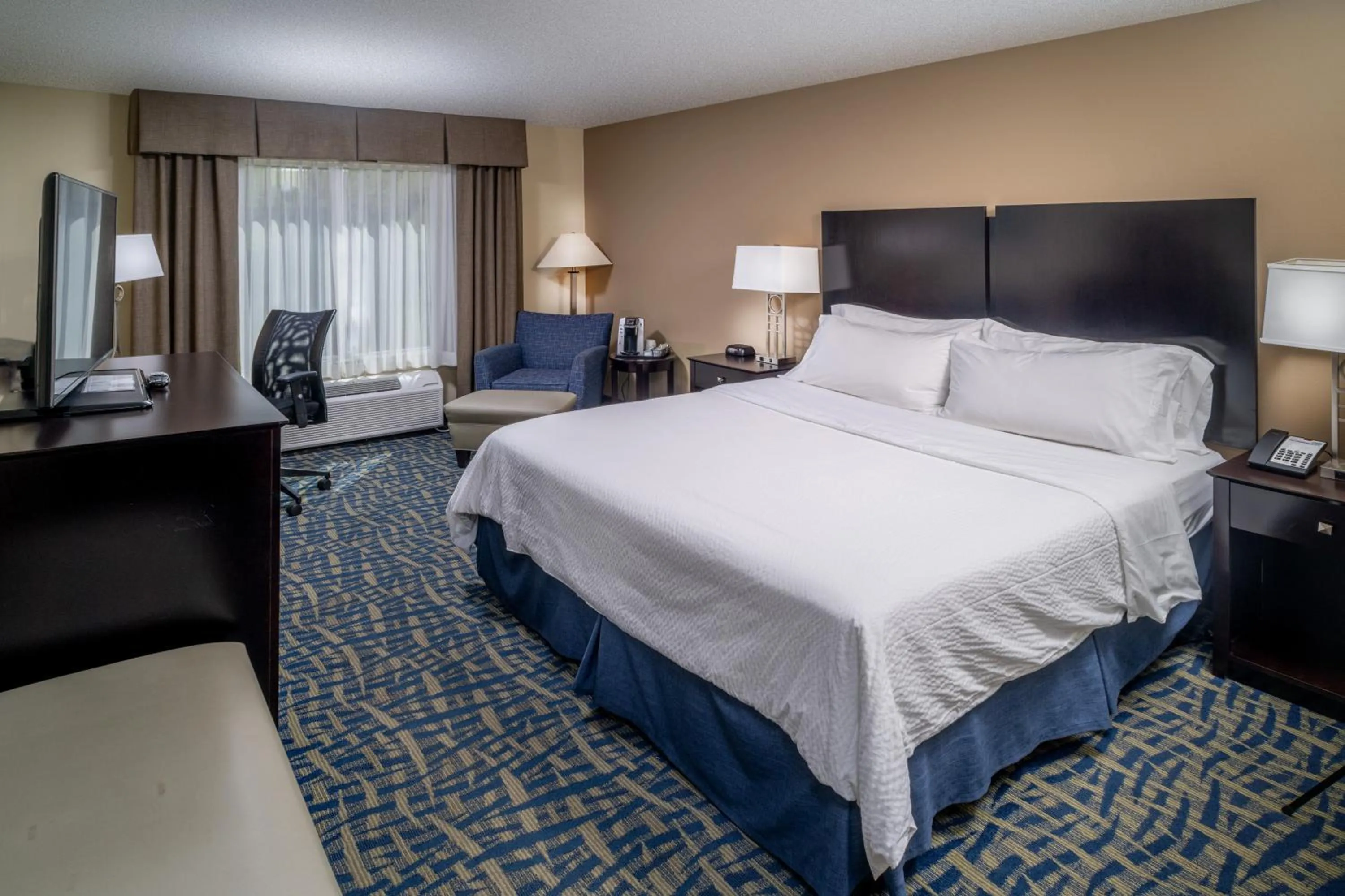 Bedroom, Bed in Holiday Inn Express & Suites Lebanon by IHG