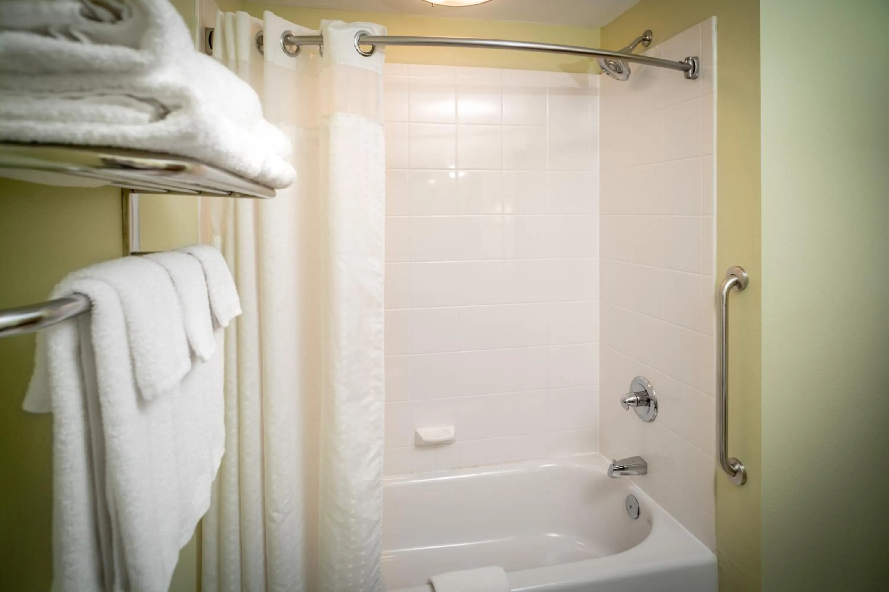 Bathroom in Holiday Inn Express & Suites Lebanon by IHG