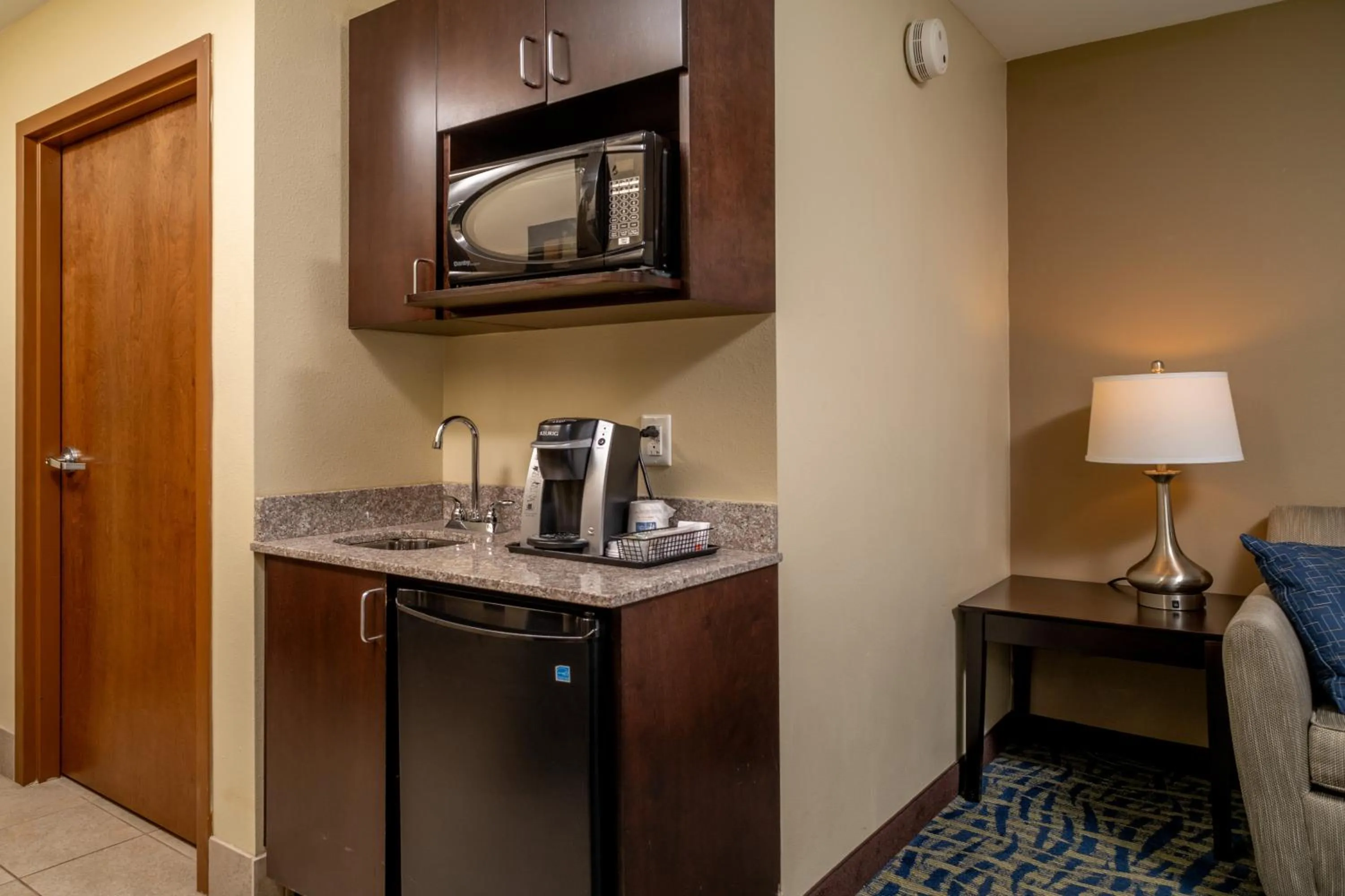 Bedroom in Holiday Inn Express & Suites Lebanon by IHG