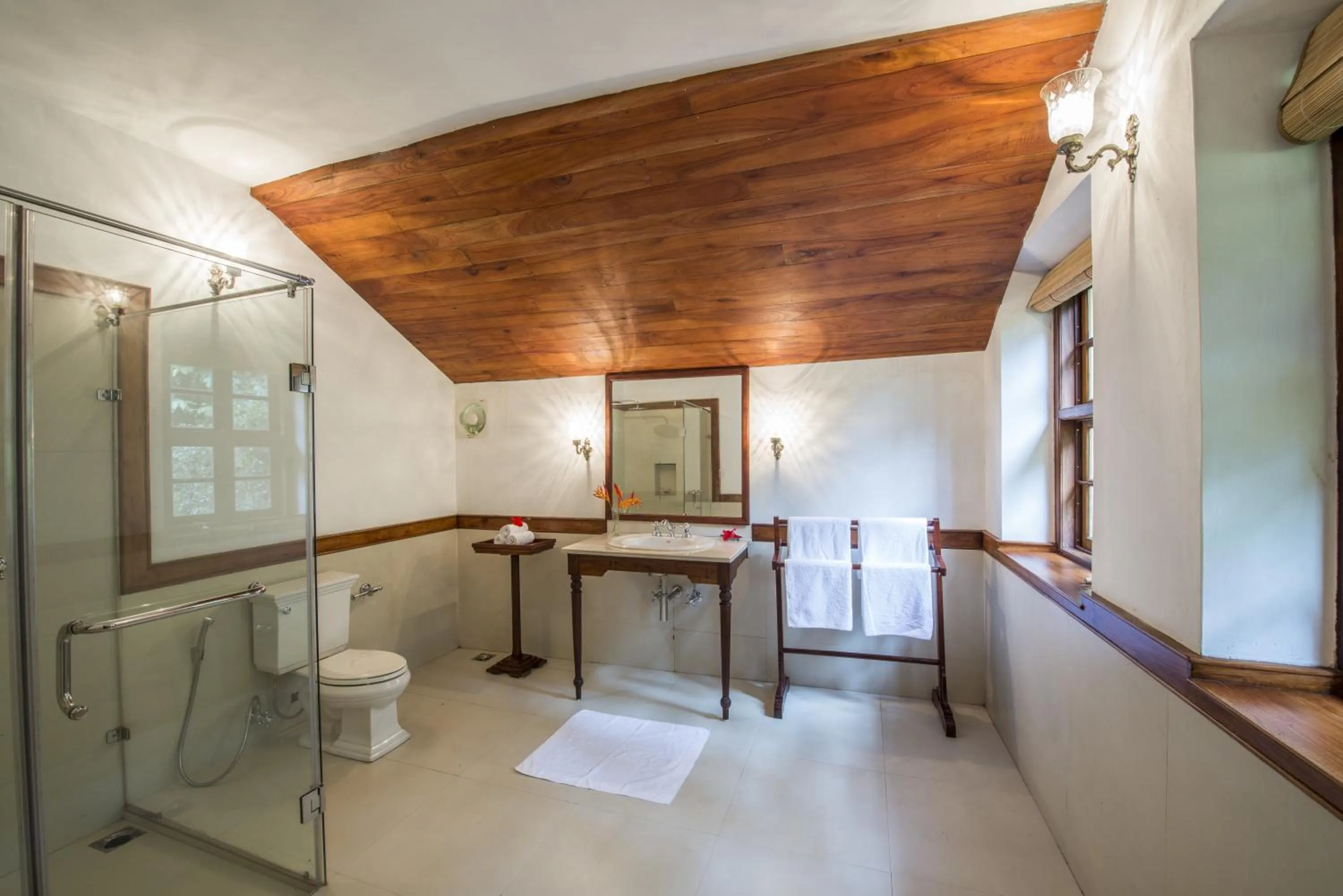 Bathroom in Pepper Trail