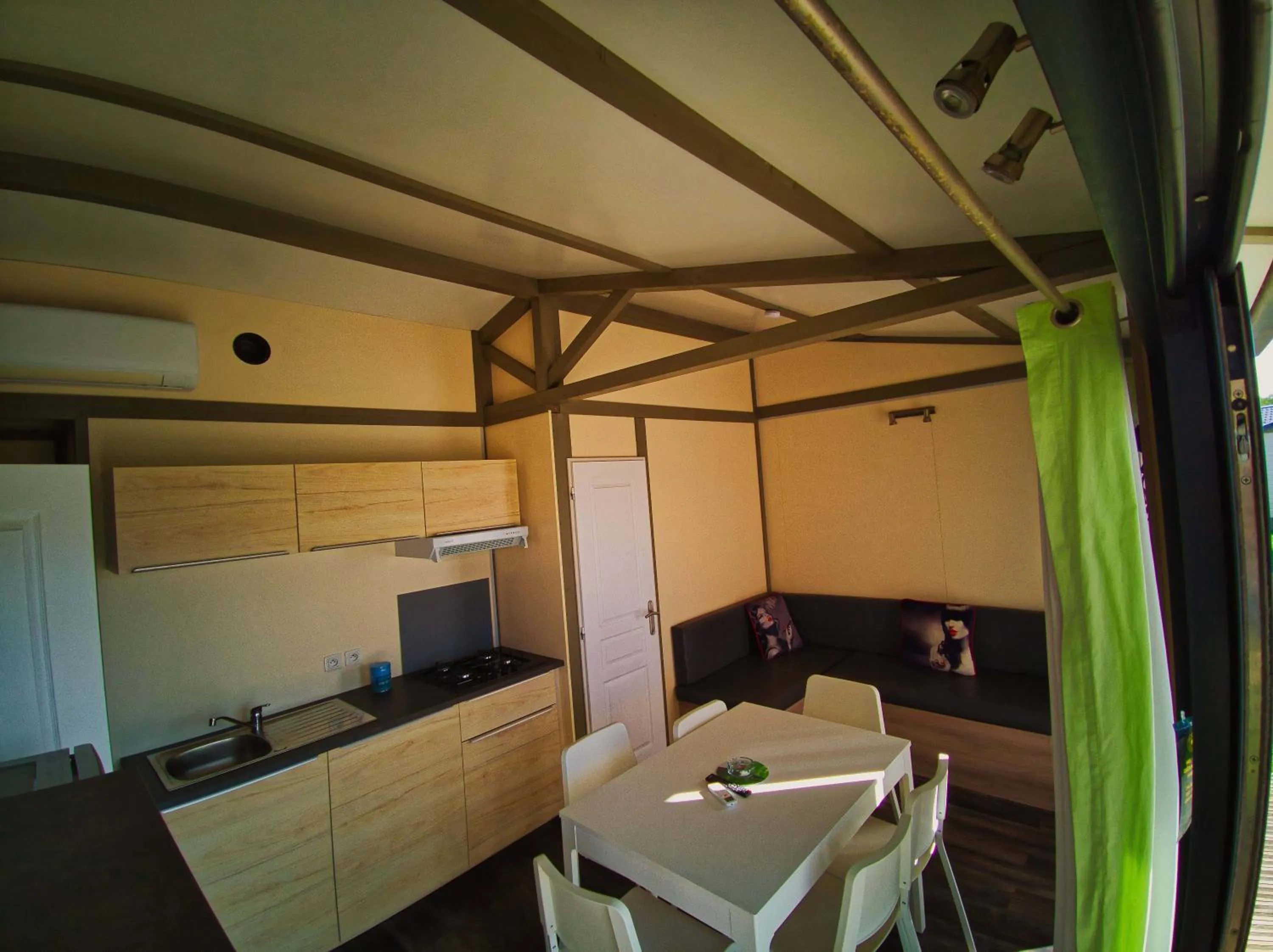 Shower in Lodge Hôtel & Spa Les Voiles du Grand Large