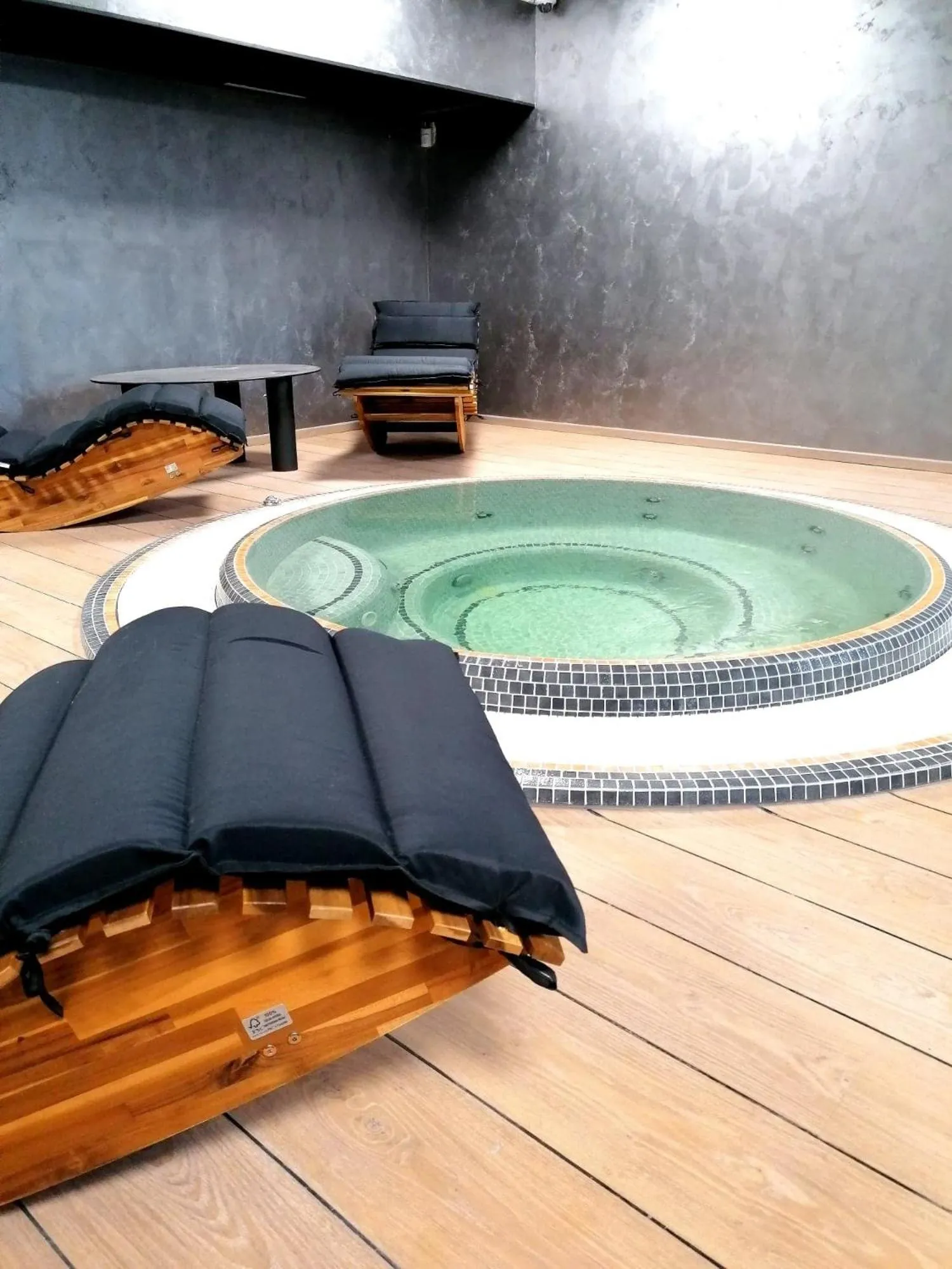 Hot Tub in Lodge Hôtel & Spa Les Voiles du Grand Large
