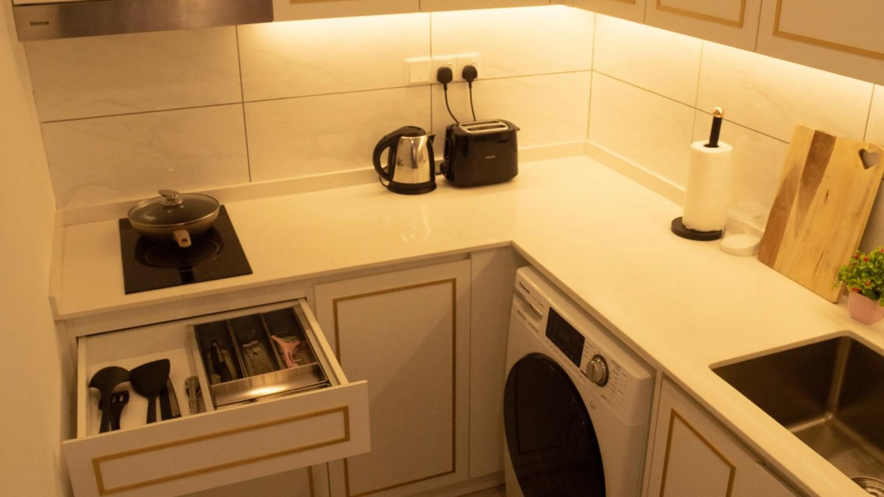 Coffee/tea facilities in Axon Residence KLCC - JD HOME