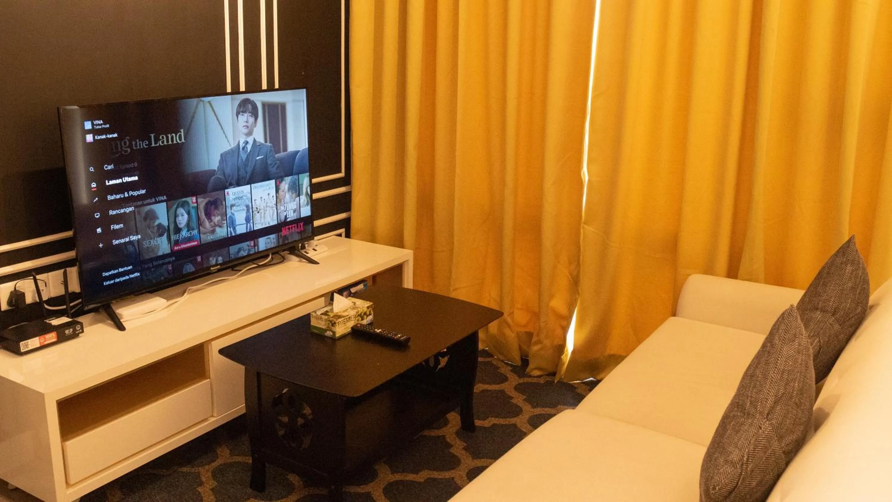 Communal lounge/ TV room in Axon Residence KLCC - JD HOME
