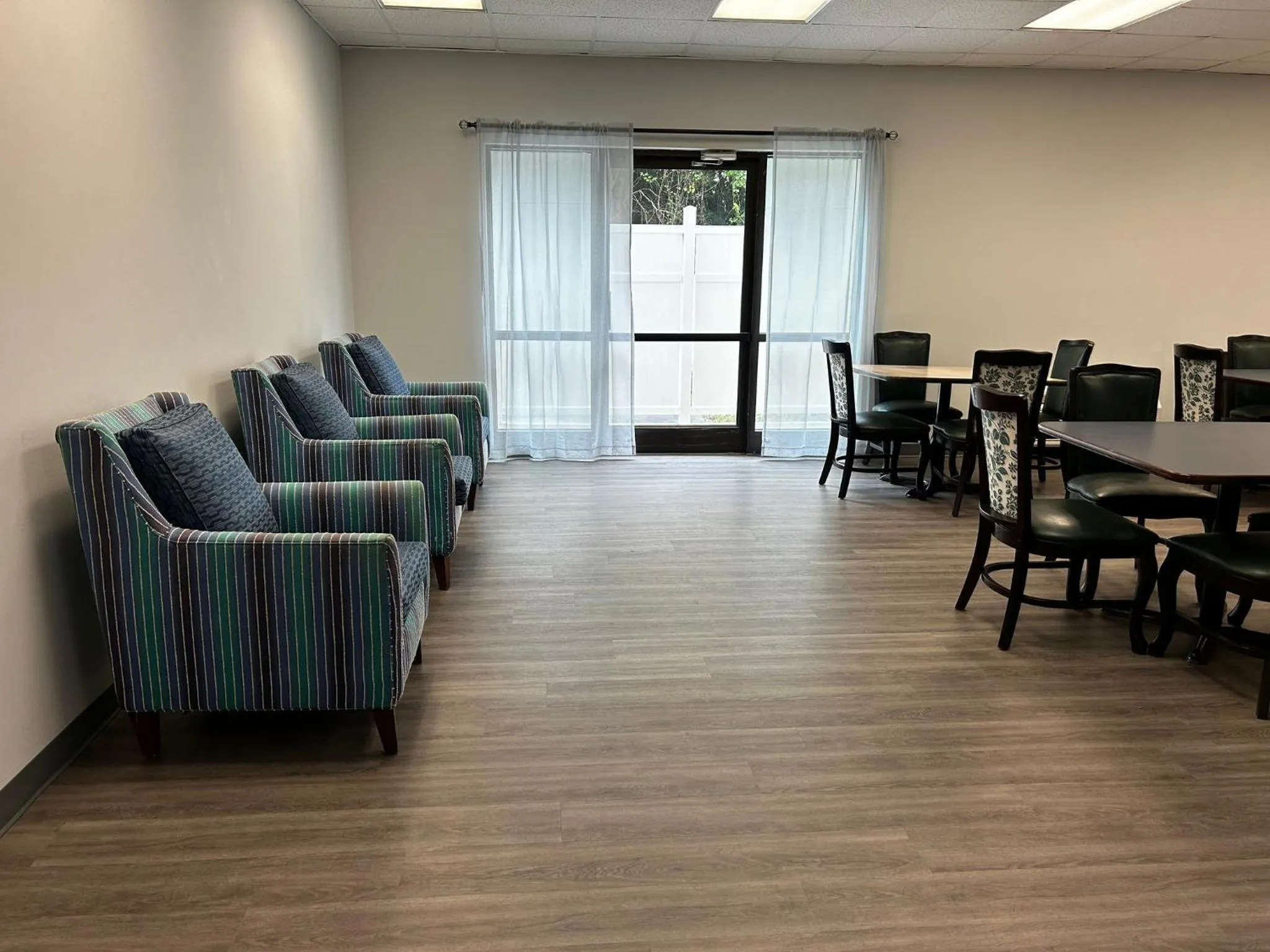 Seating area in Rodeway inn Clemmons - Winston-Salem Area