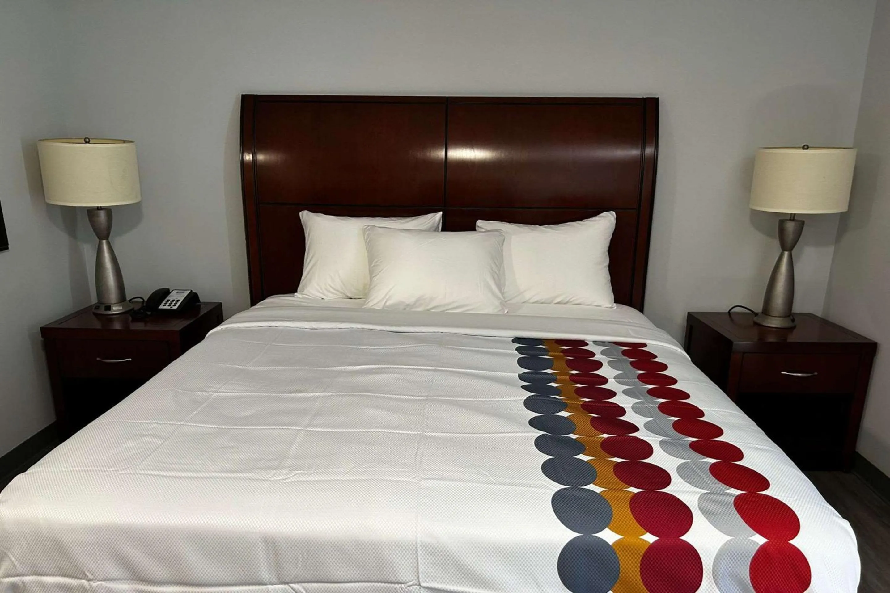 Bedroom, Bed in Rodeway inn Clemmons - Winston-Salem Area