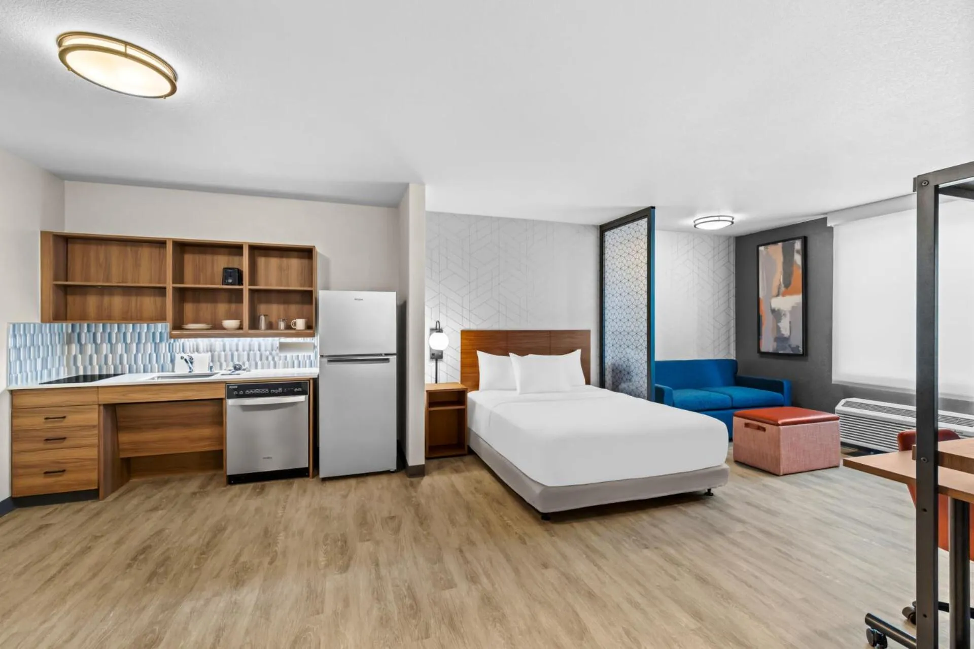 Queen Suite with Sofa - Disability Access/Non Smoking in Everhome Suites Temecula