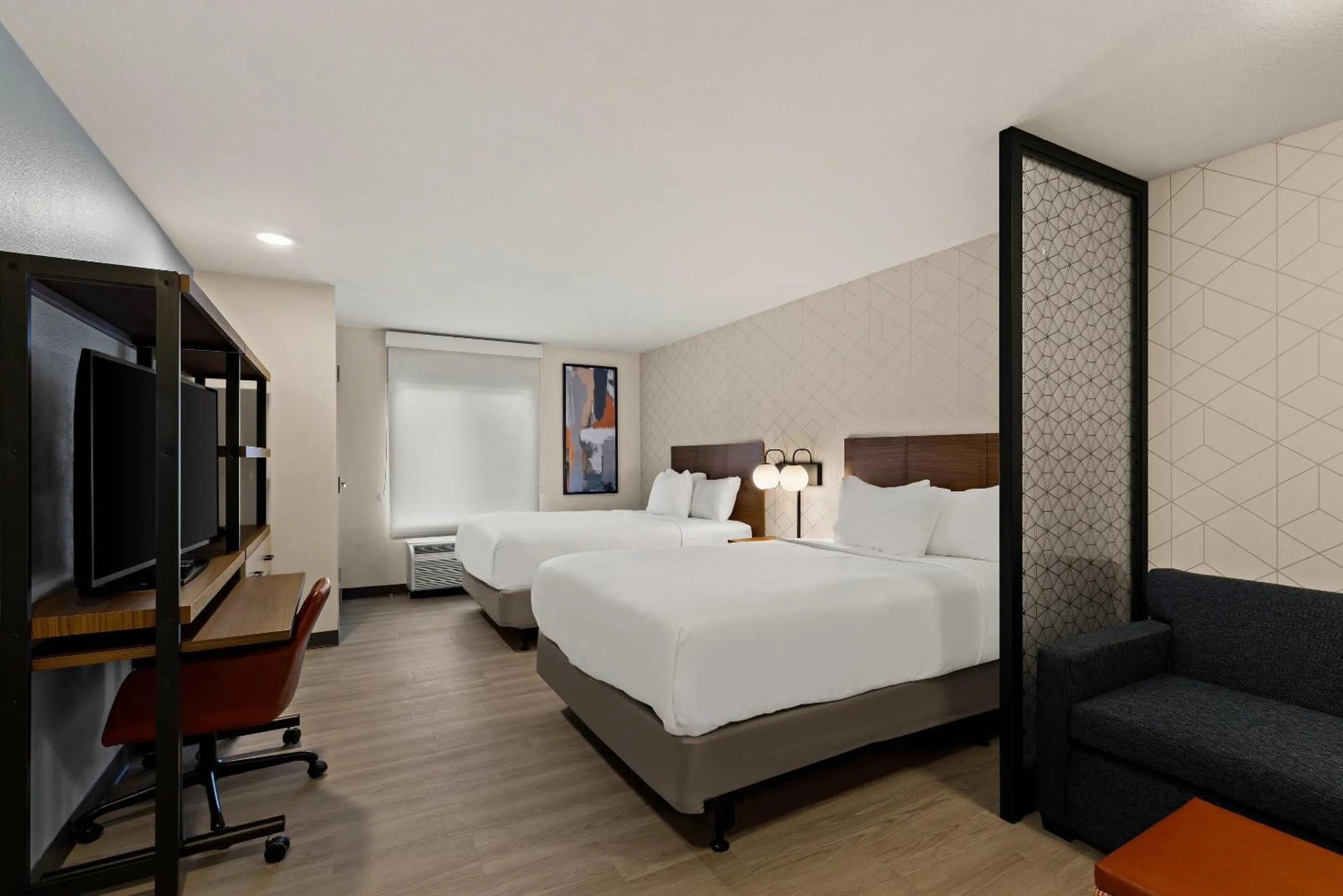 Bedroom, Bed in Everhome Suites Temecula
