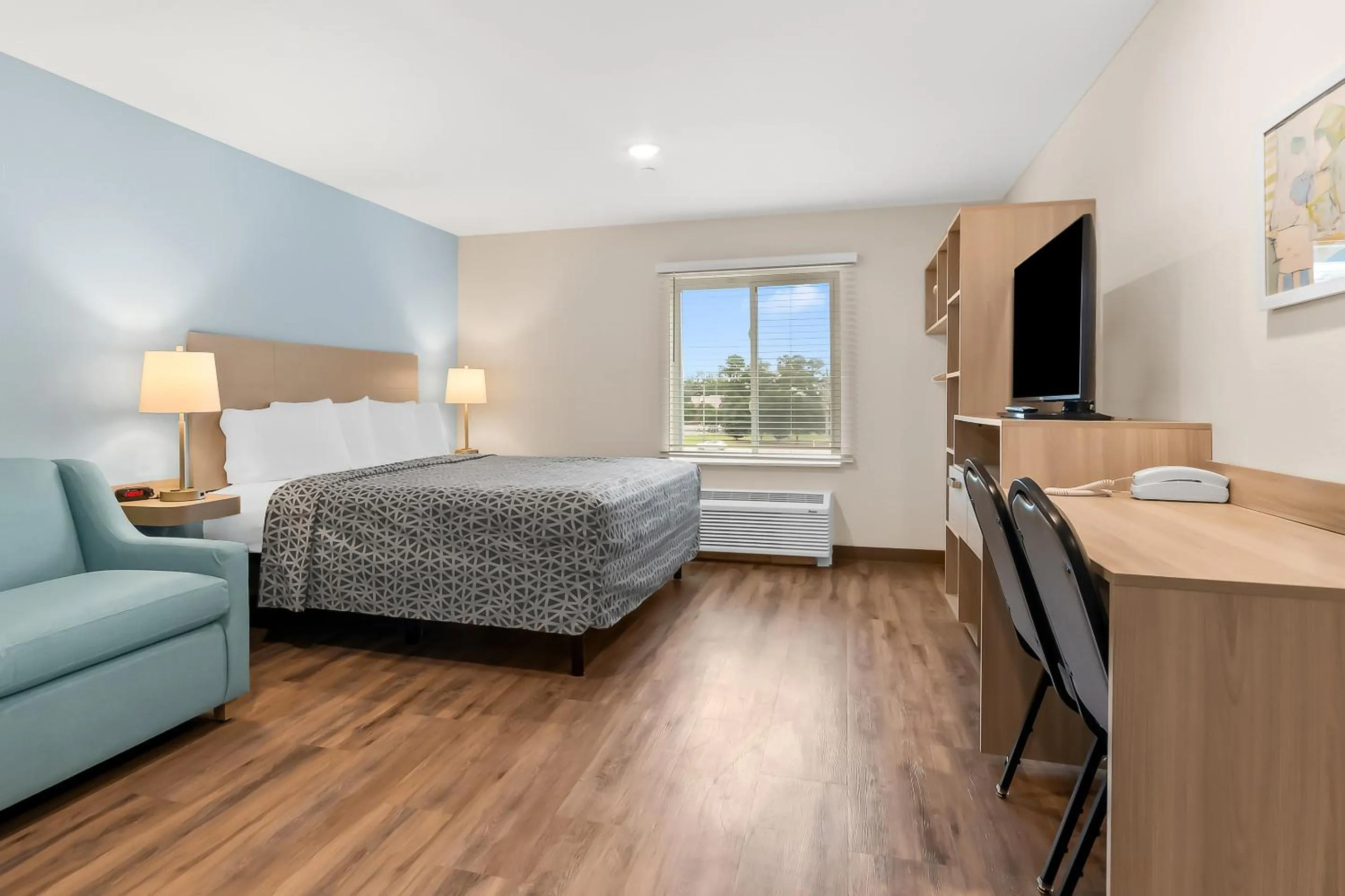 King Suite with Sofa - Non Smoking in WoodSpring Suites Pensacola West