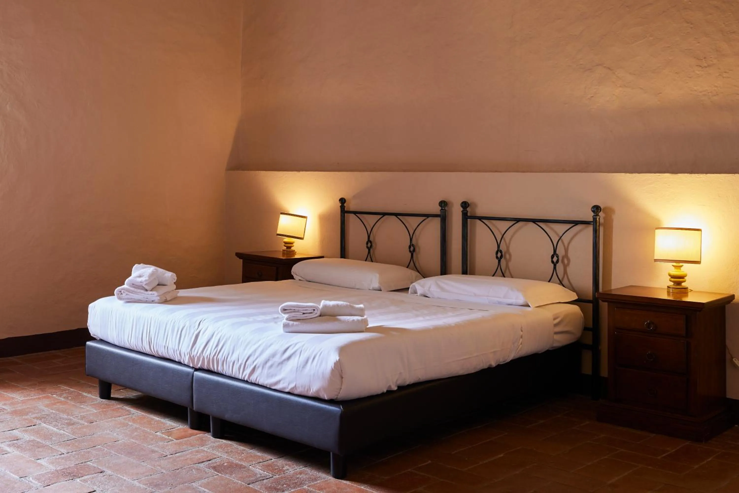 Bed in Certosa di Pontignano Residenza d'Epoca - Place of Charme