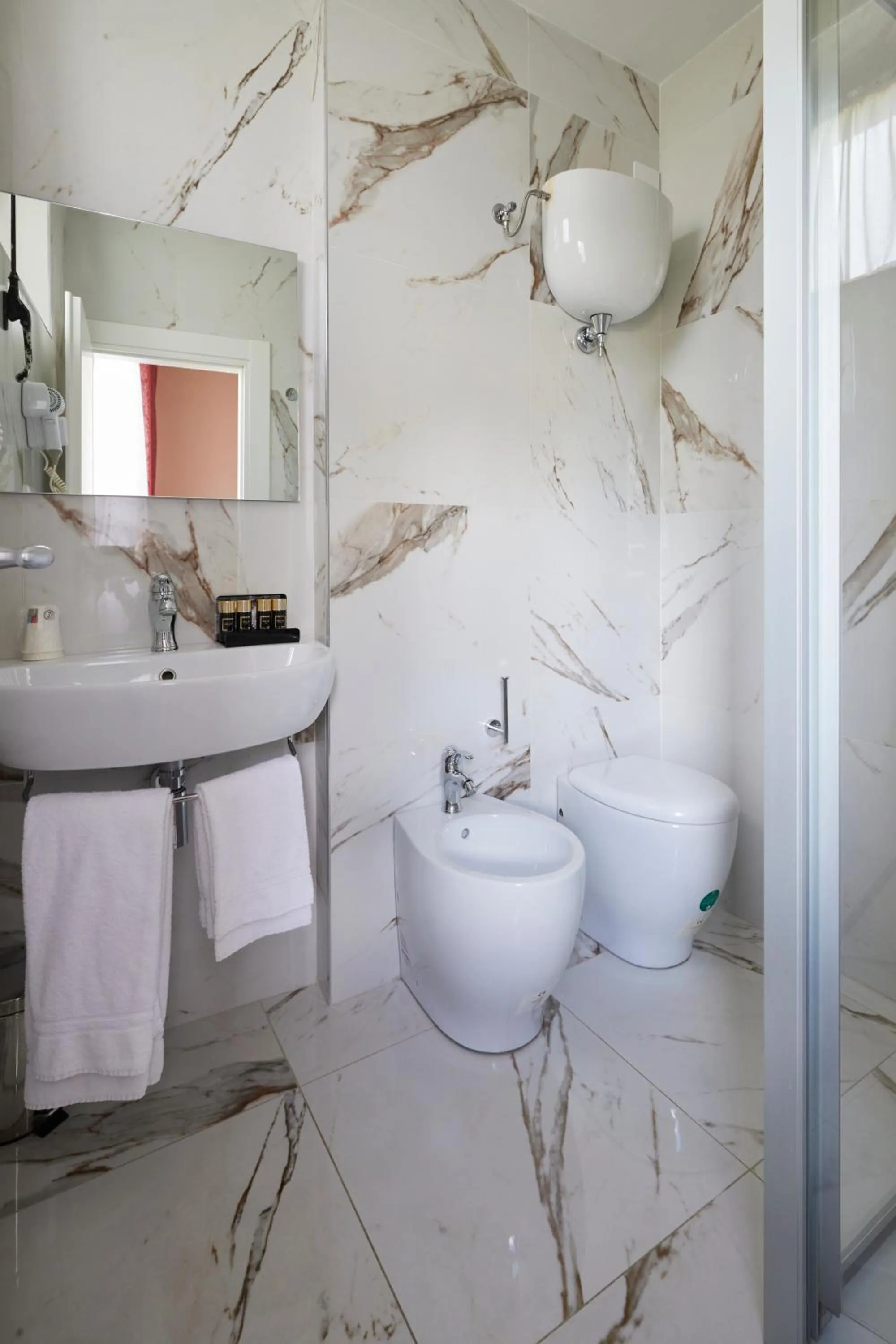 Toilet in Certosa di Pontignano Residenza d'Epoca - Place of Charme