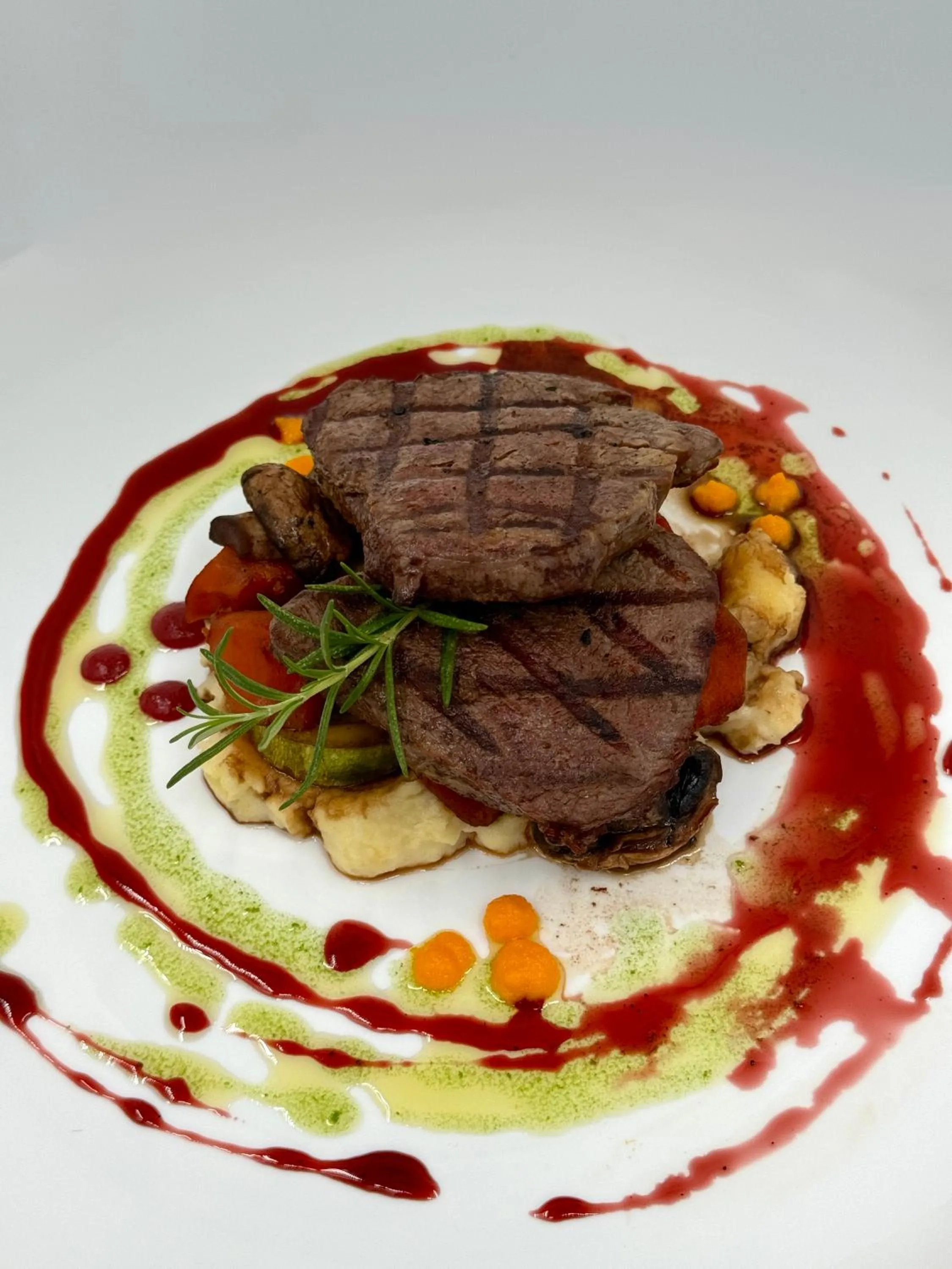 Restaurant/places to eat in Design Hotel & Private Spa - Tbilisi Edition