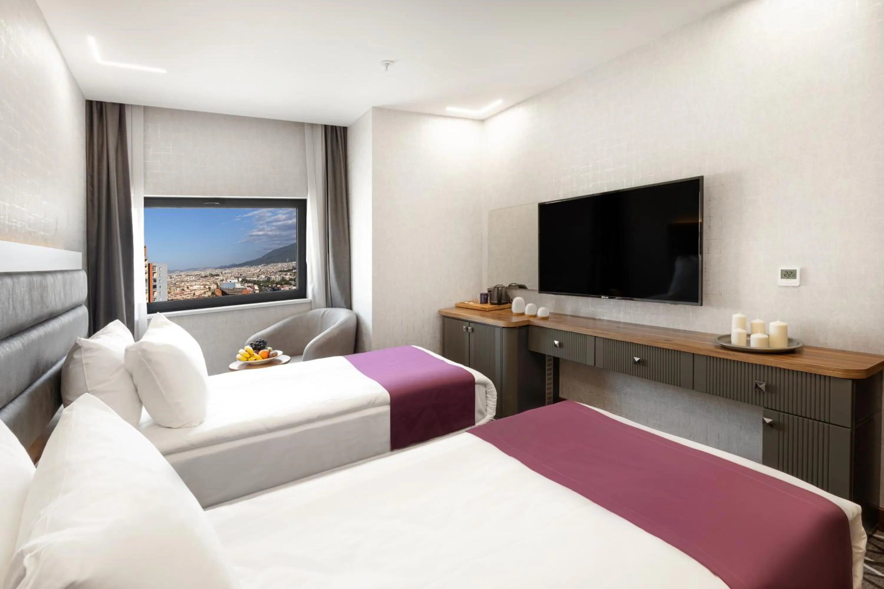 TV and multimedia, Bed in Lilium Hotel & Suites