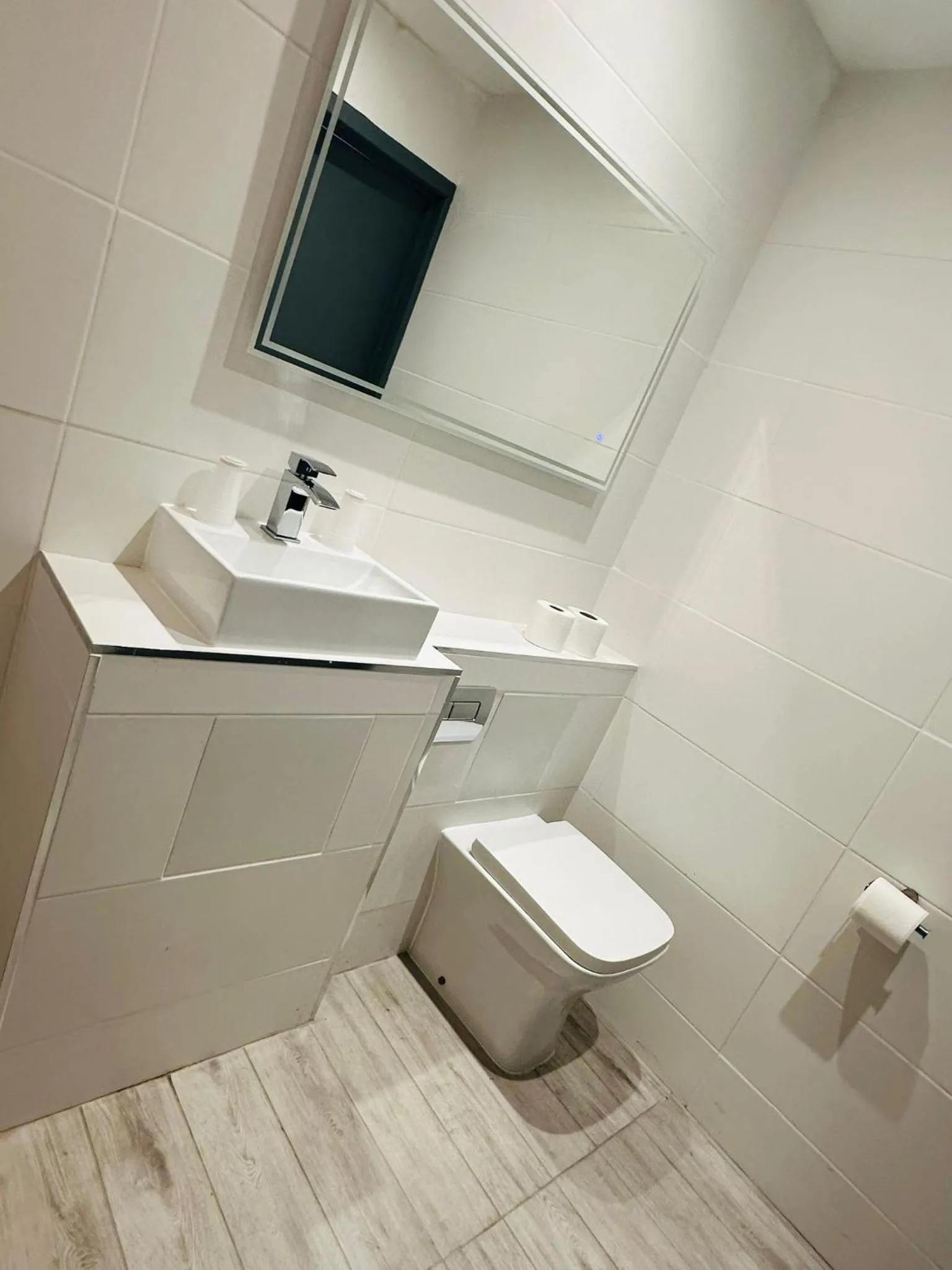 Toilet in My Motel Glasgow Airport