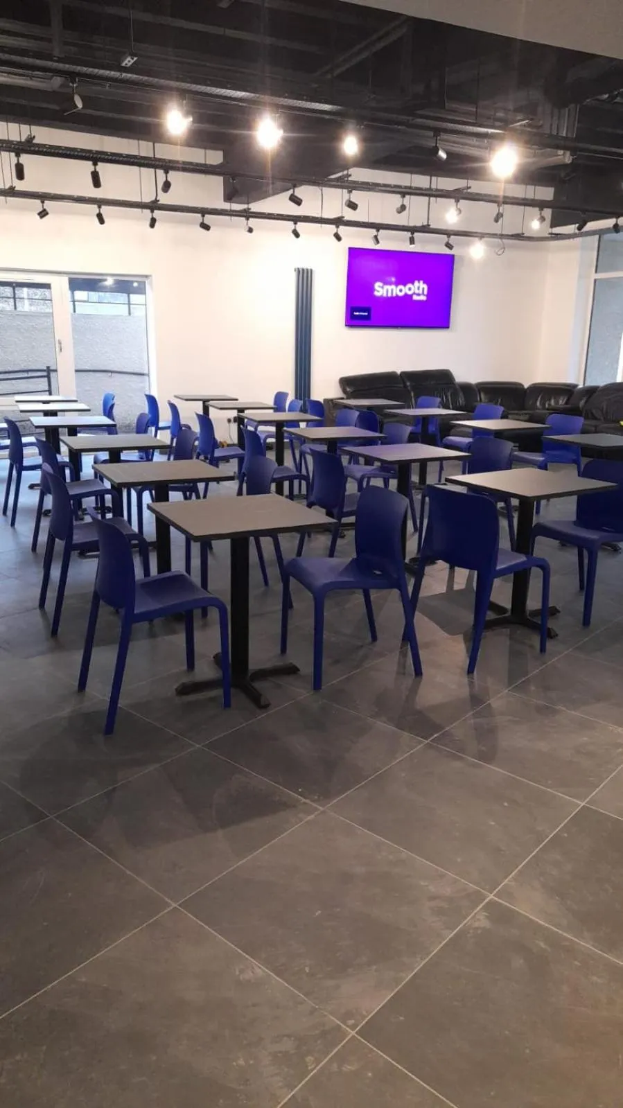 Restaurant/places to eat in My Motel Glasgow Airport