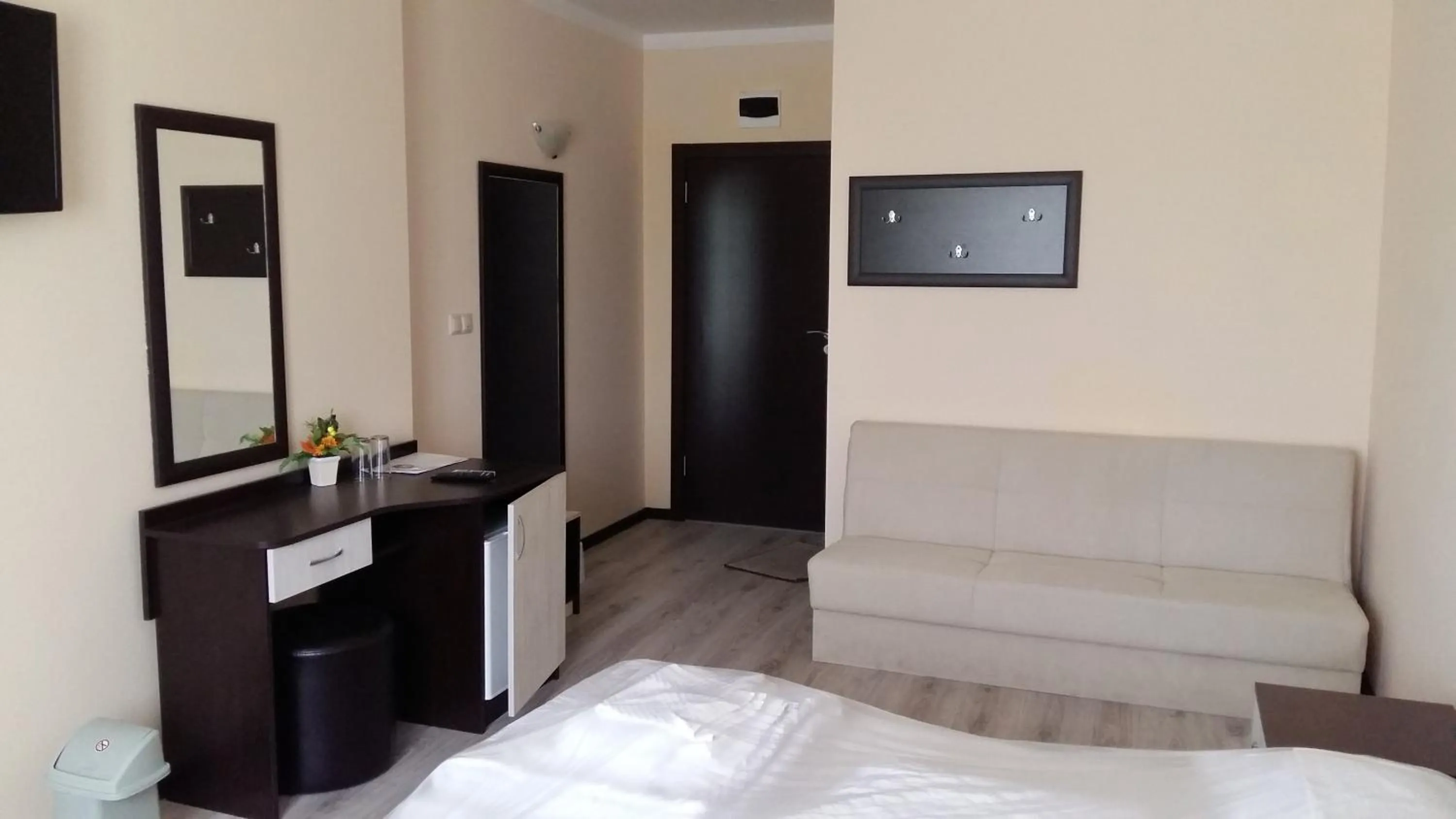 Bedroom, Bed in Toma's Residence - Front Beach