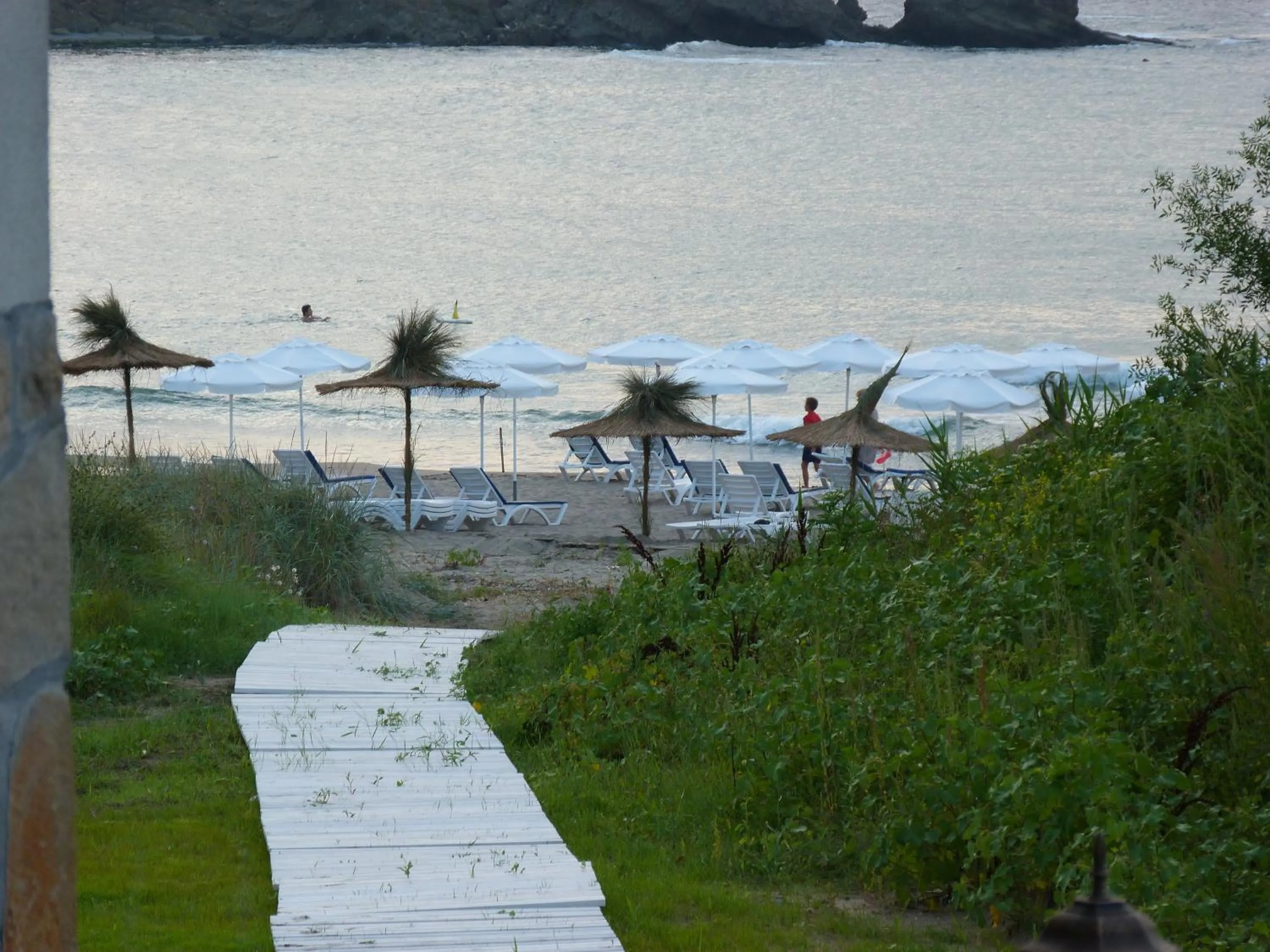 Garden in Toma's Residence - Front Beach