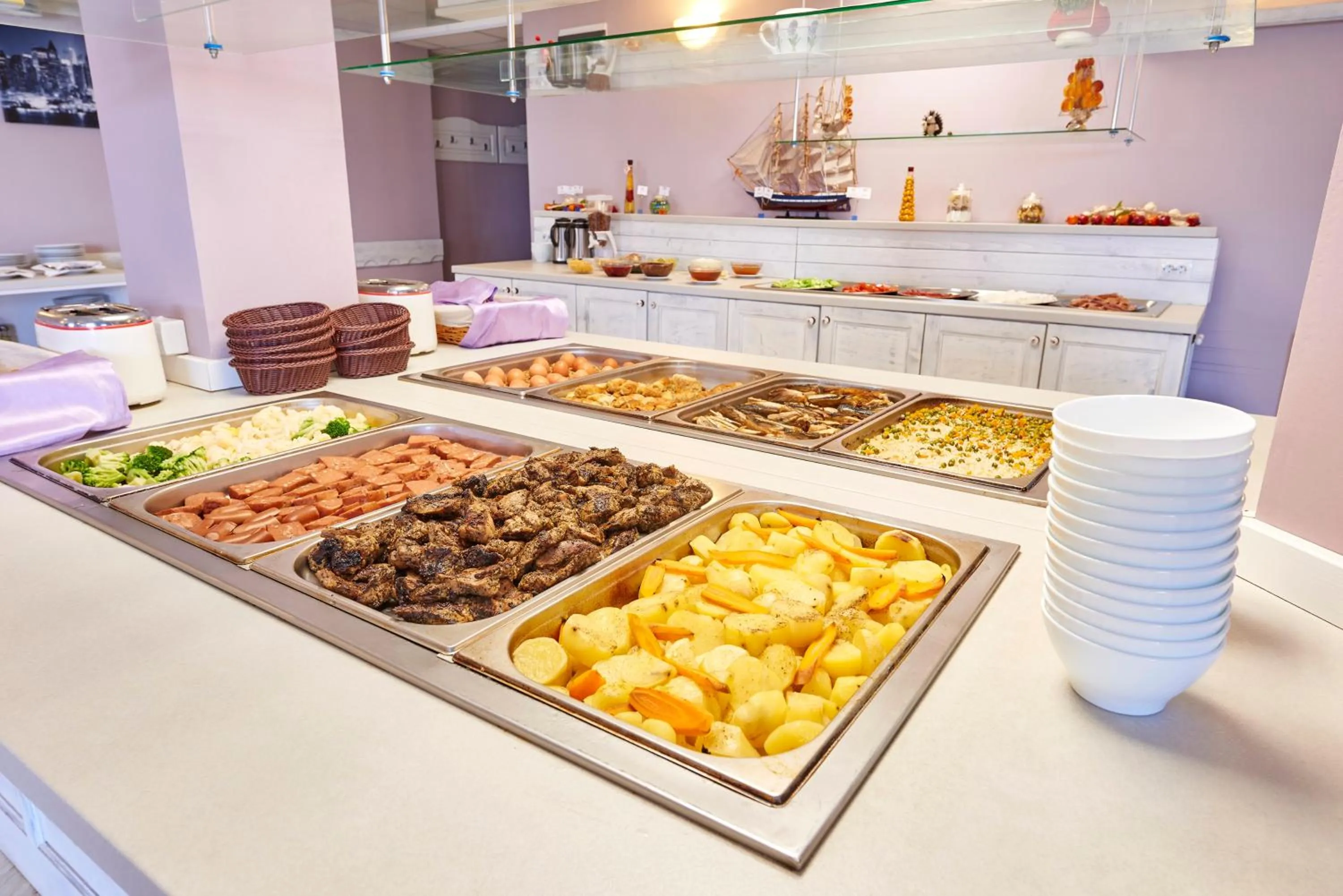 Food and drinks in Toma's Residence - Front Beach