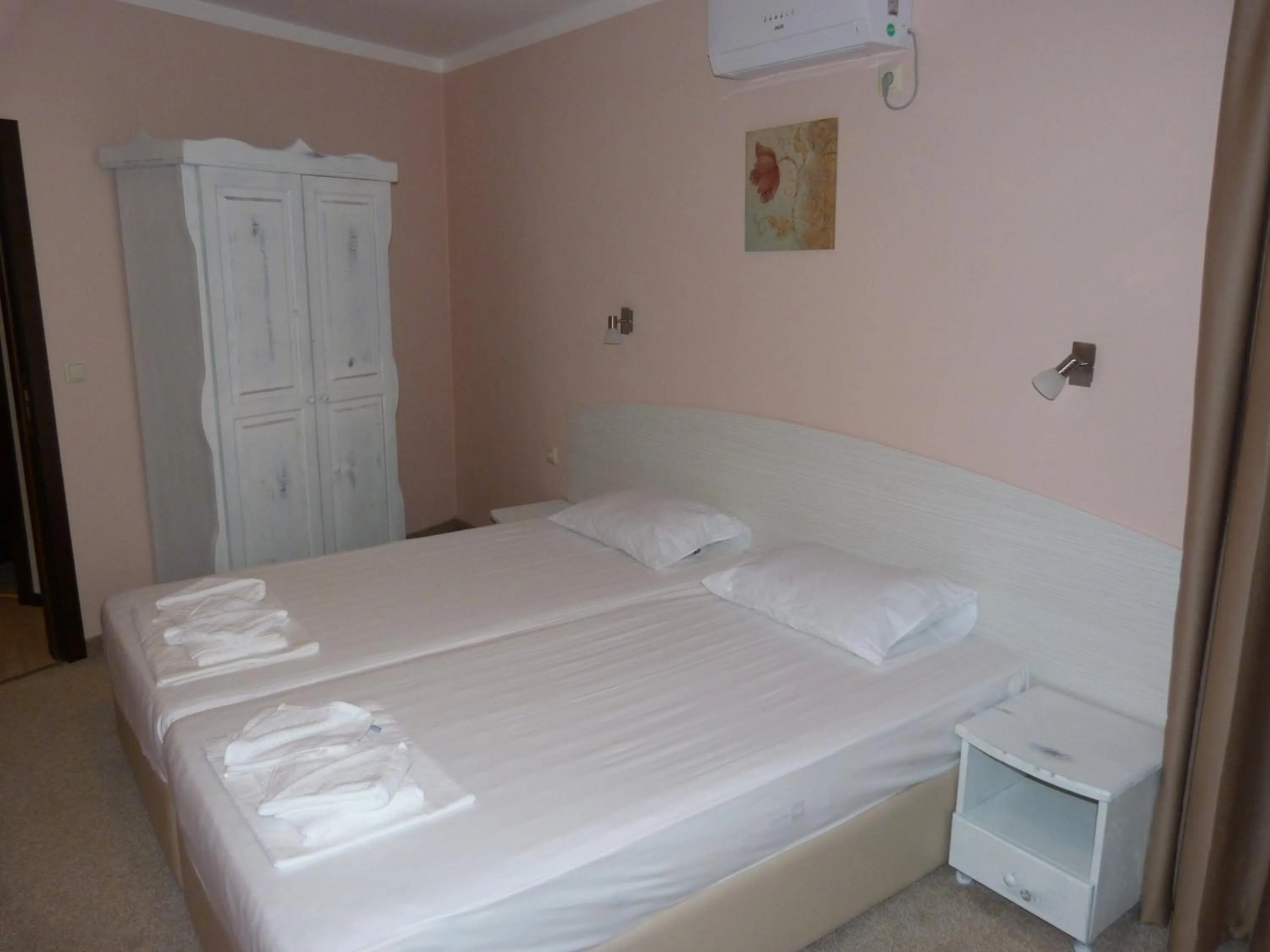 Bed in Toma's Residence - Front Beach