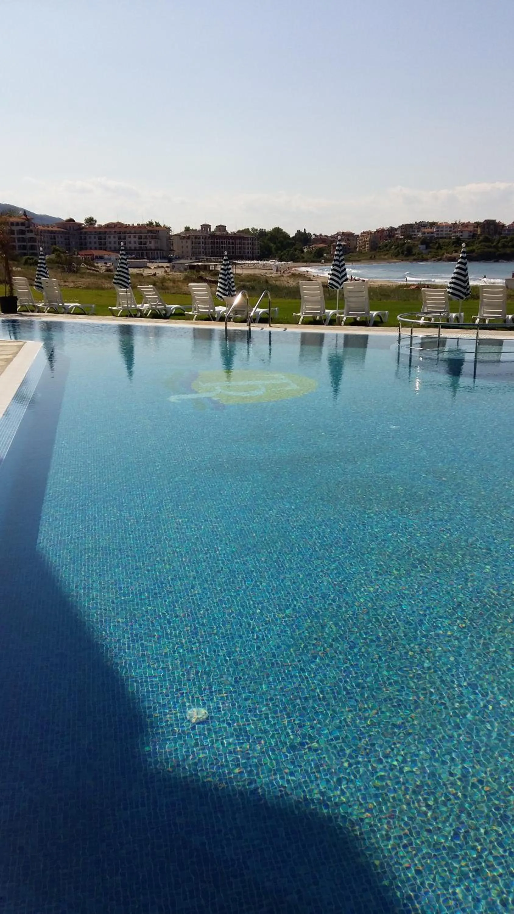 Swimming pool in Toma's Residence - Front Beach