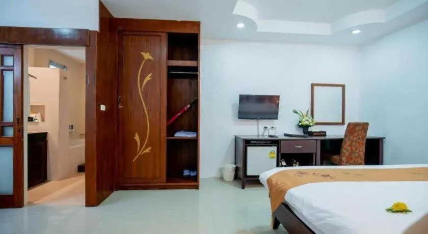 Bed in Hyton Leelavadee Hotel