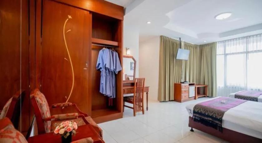 Bed in Hyton Leelavadee Hotel