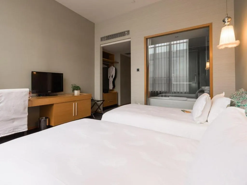 Bed in Guangzhou Carat Hotel