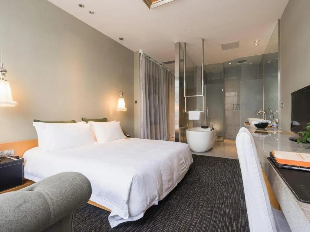 Bed in Guangzhou Carat Hotel