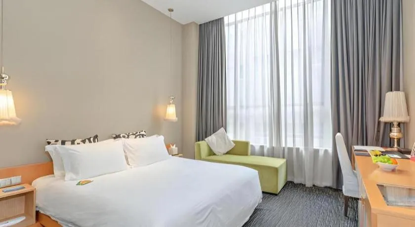 Bed in Guangzhou Carat Hotel