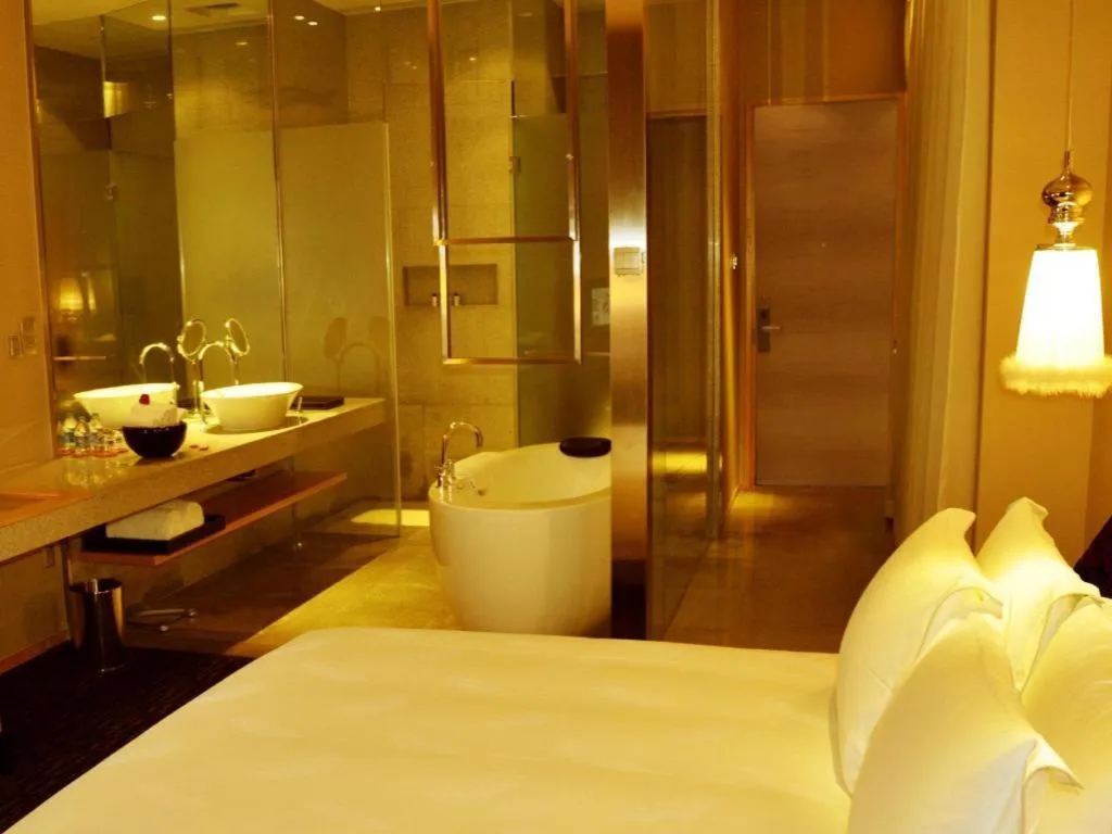 Bed in Guangzhou Carat Hotel