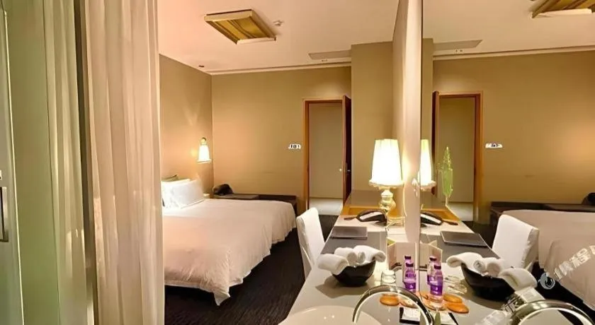 Bed in Guangzhou Carat Hotel