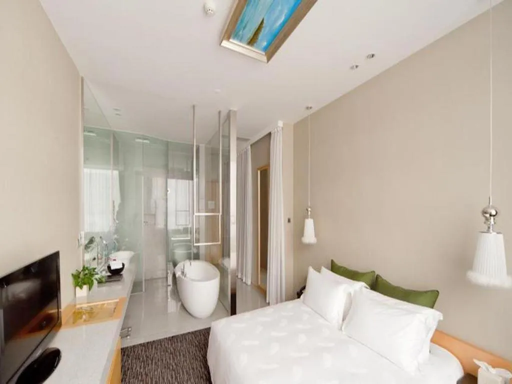 Bed in Guangzhou Carat Hotel