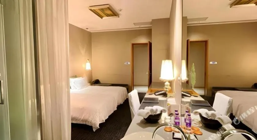 Bed in Guangzhou Carat Hotel