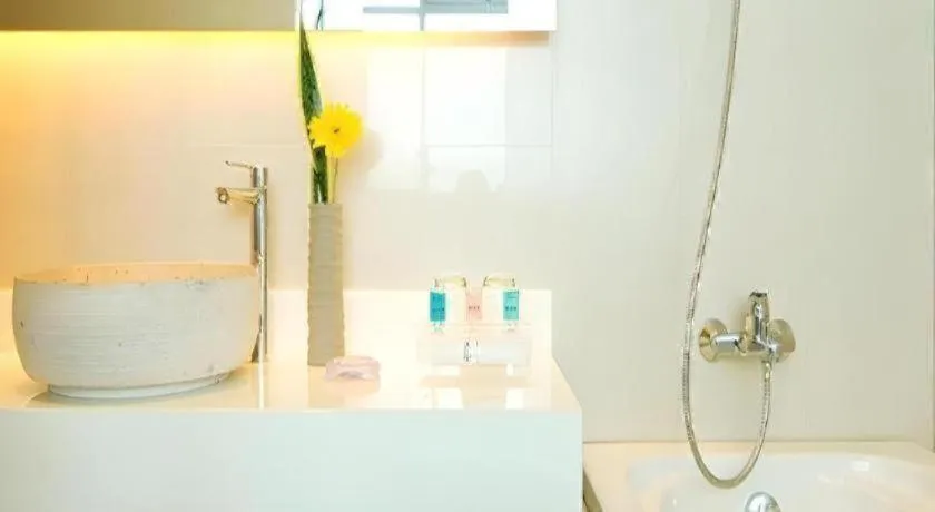 Seven Zea Chic Hotel