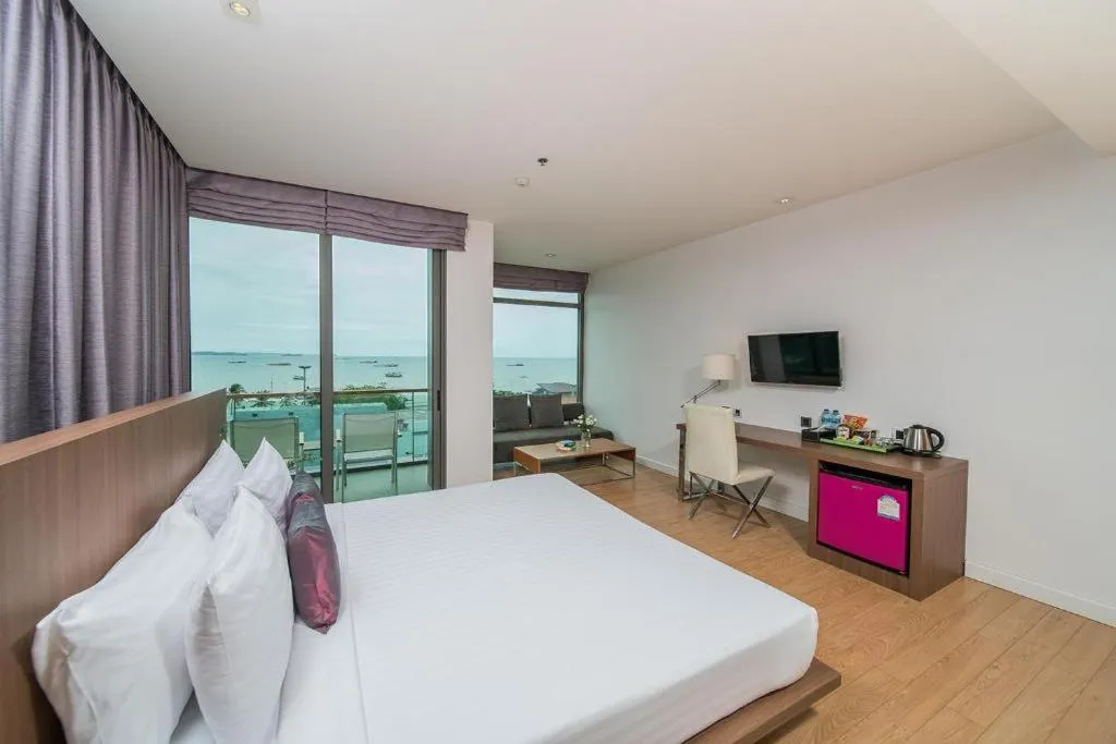 Bed in Seven Zea Chic Hotel