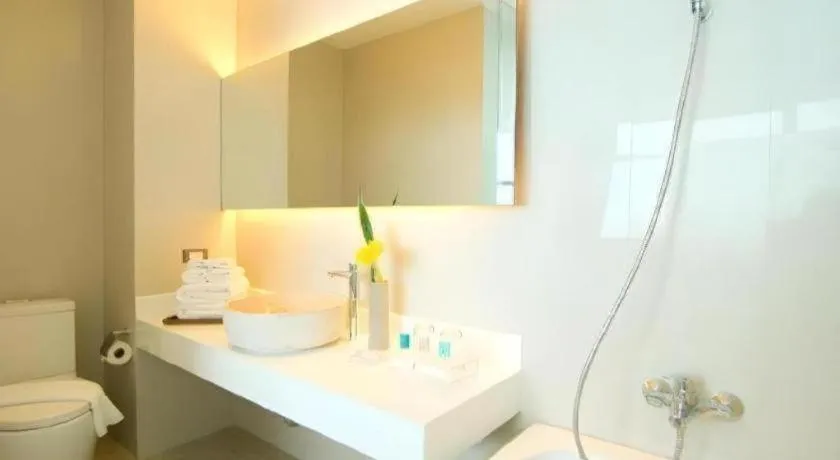 Seven Zea Chic Hotel