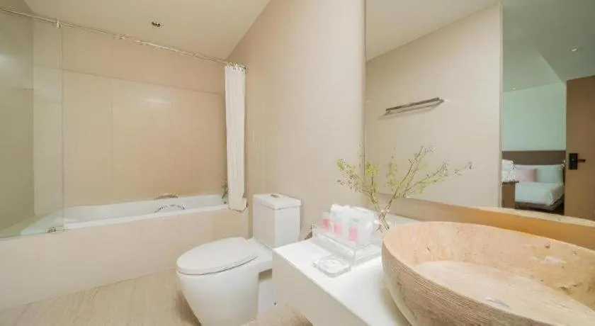 Seven Zea Chic Hotel