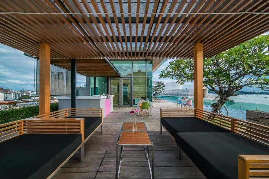 Seven Zea Chic Hotel