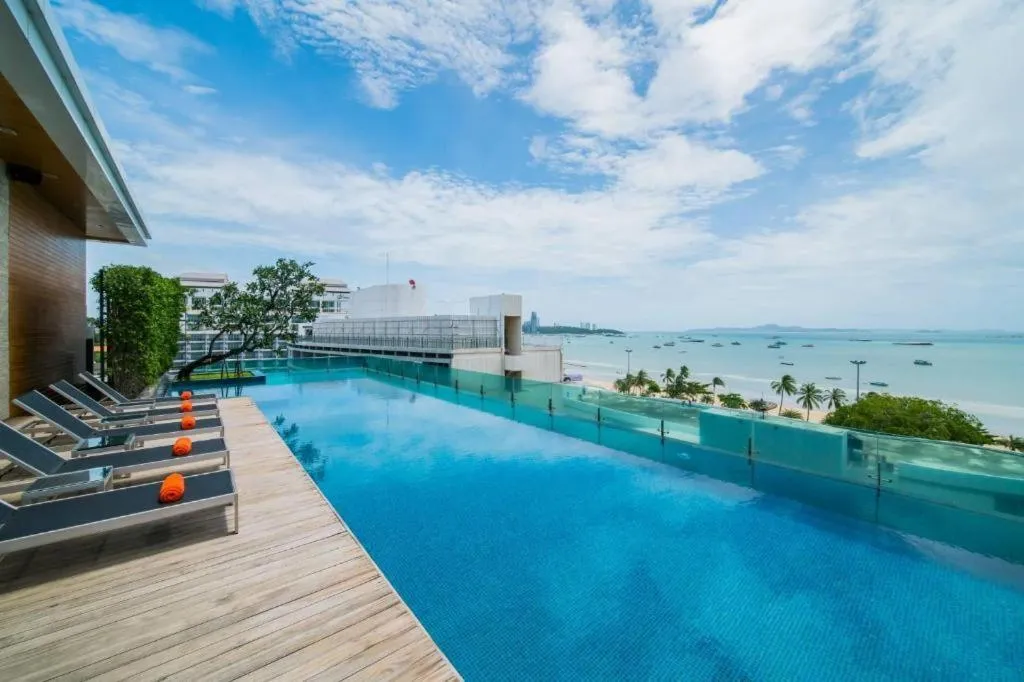 Seven Zea Chic Hotel