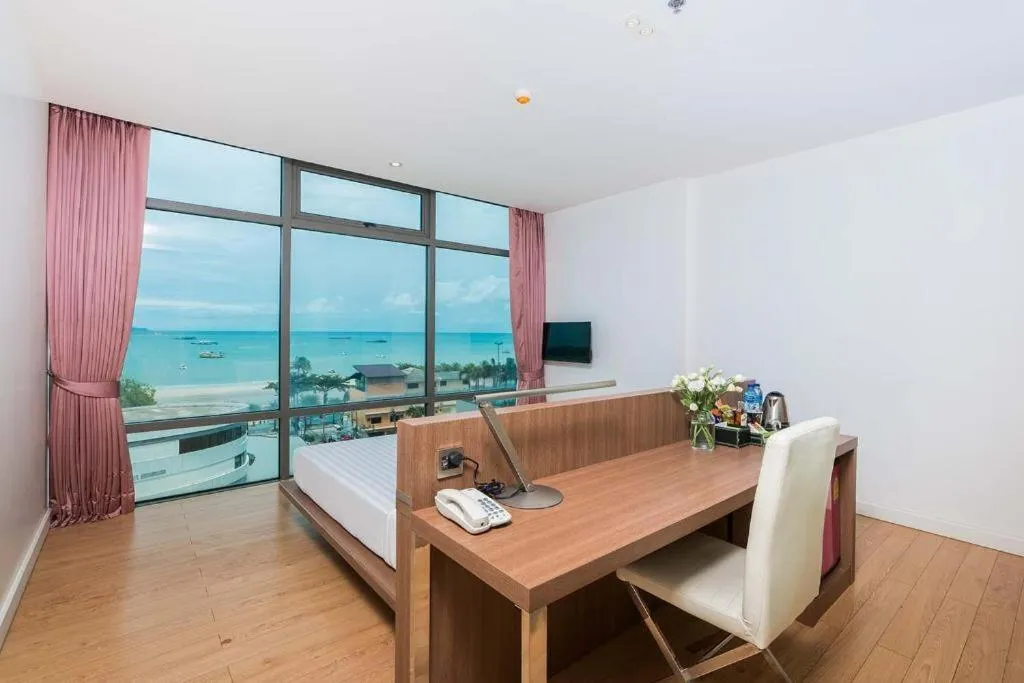 Seven Zea Chic Hotel