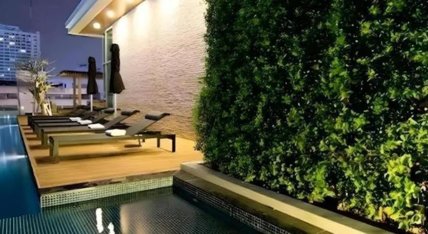 Seven Zea Chic Hotel