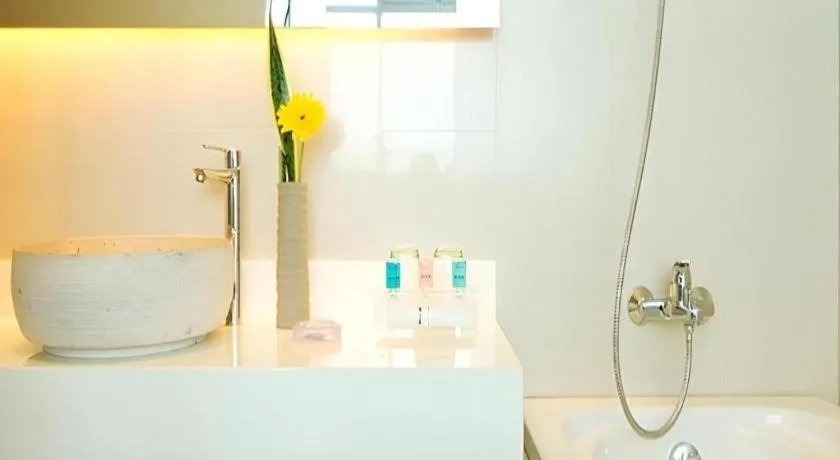 Seven Zea Chic Hotel