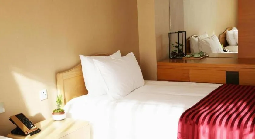 Bed in Jinglun Hotel