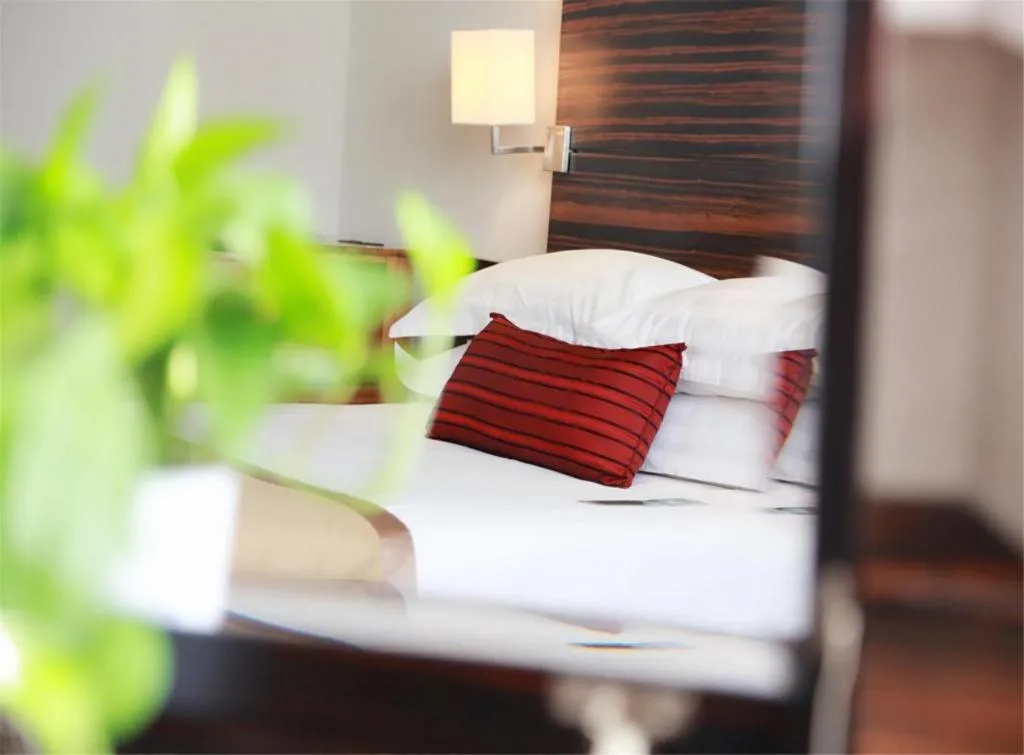 Bed in Jinglun Hotel